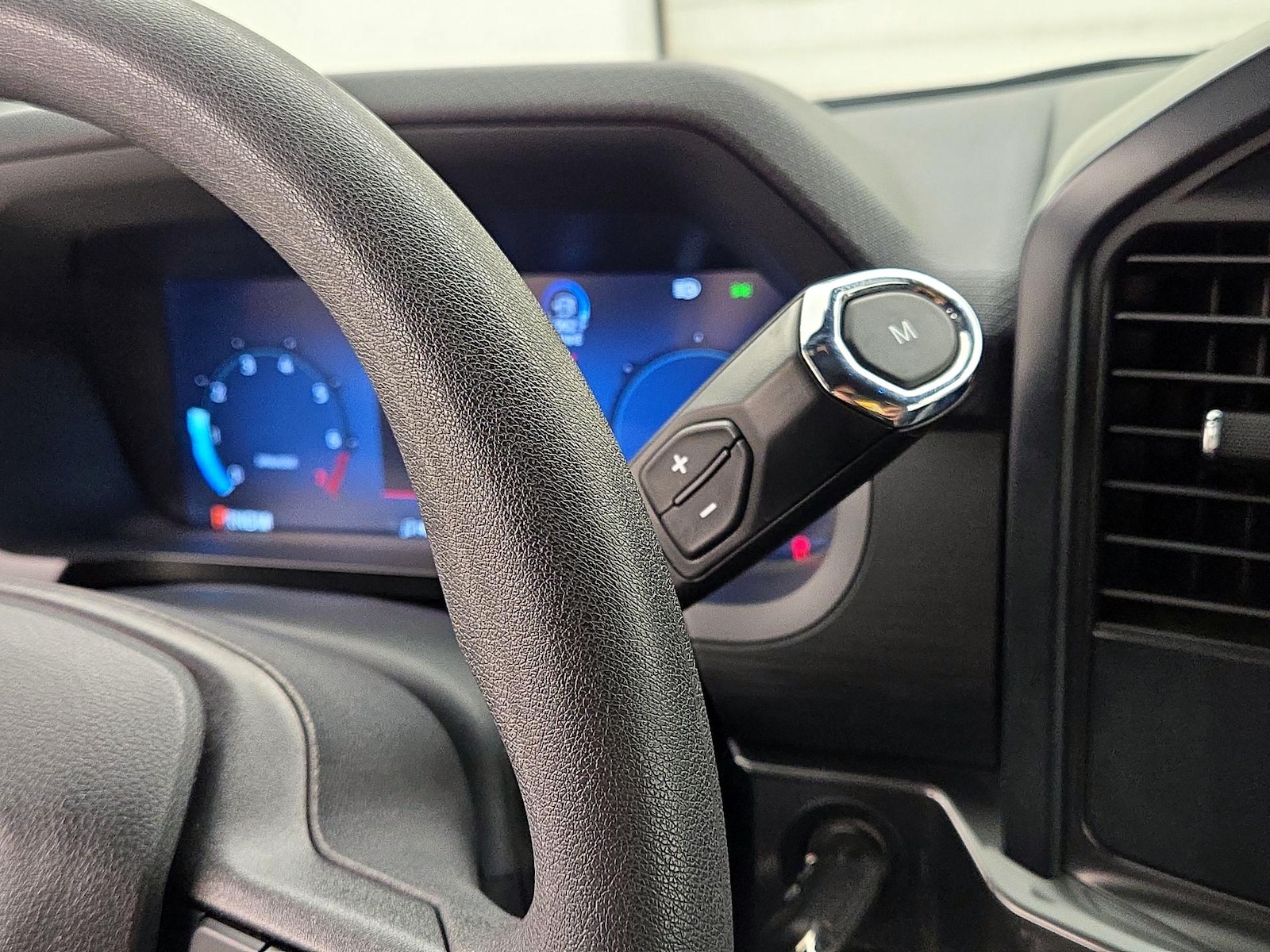 2025 Ford F-150 STX - Photo 18