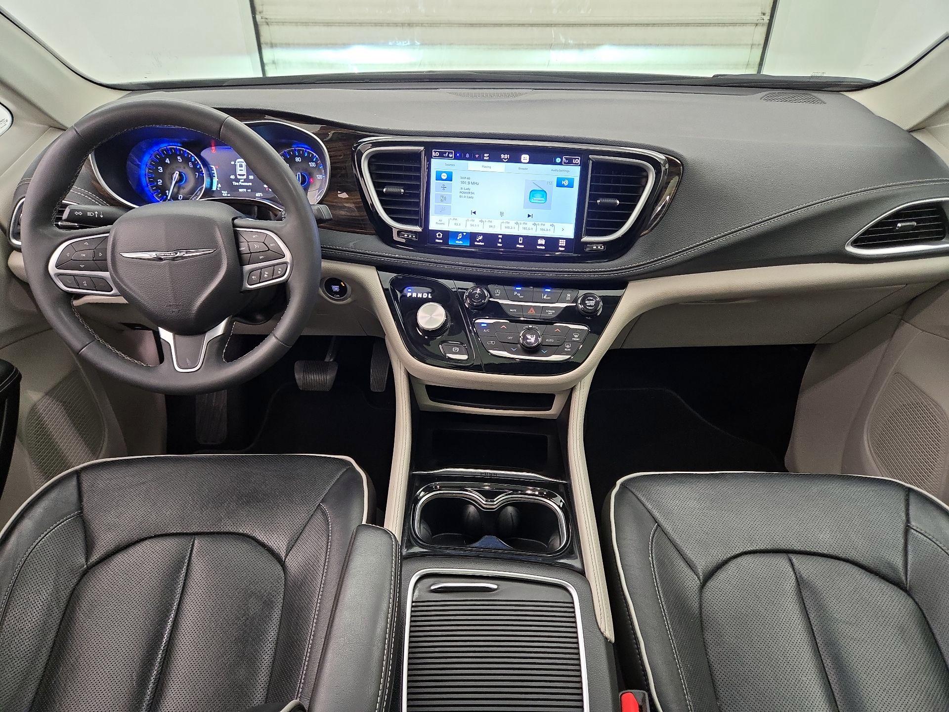 Thumbnail: 2023 Chrysler Pacifica - 9