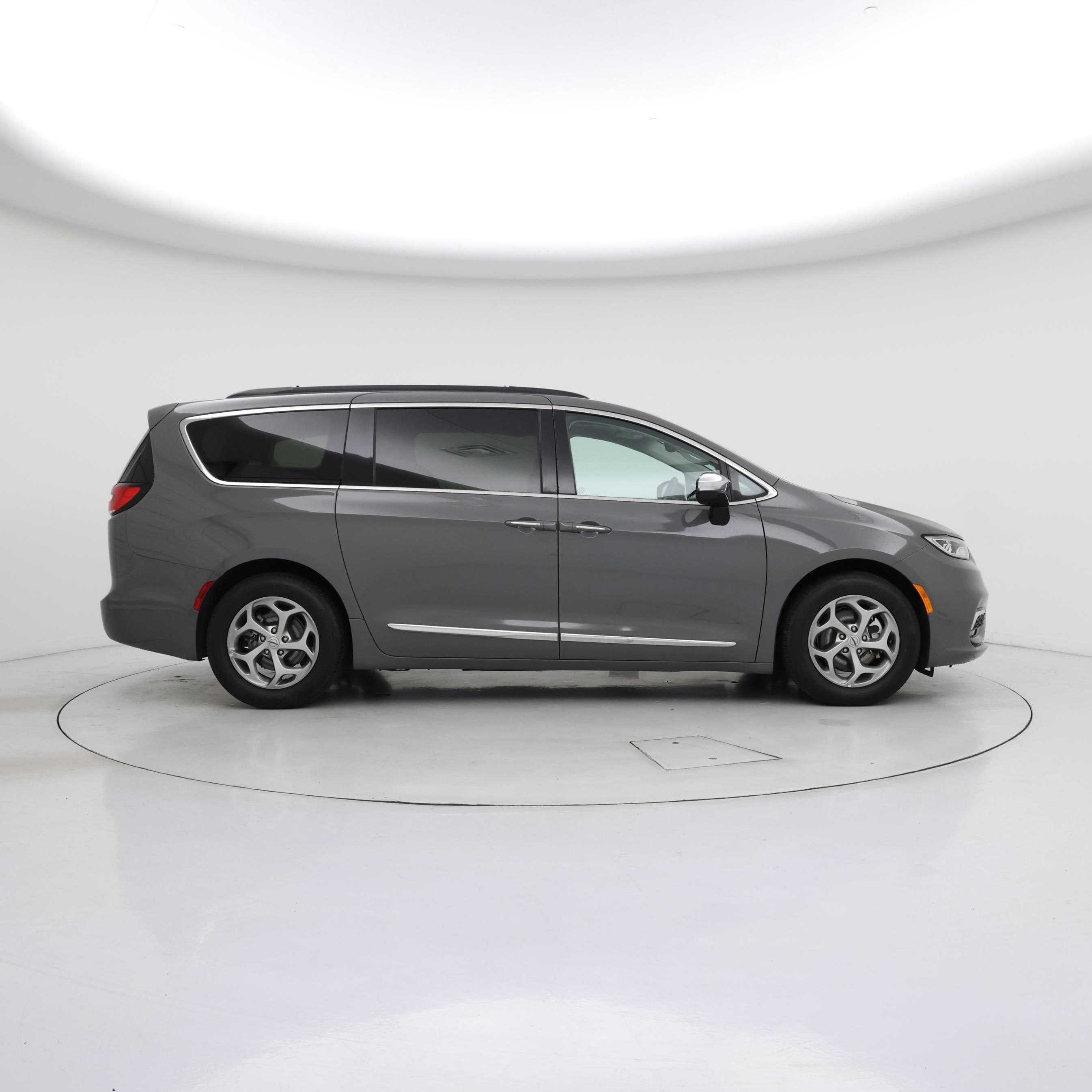 Thumbnail: 2023 Chrysler Pacifica - 7