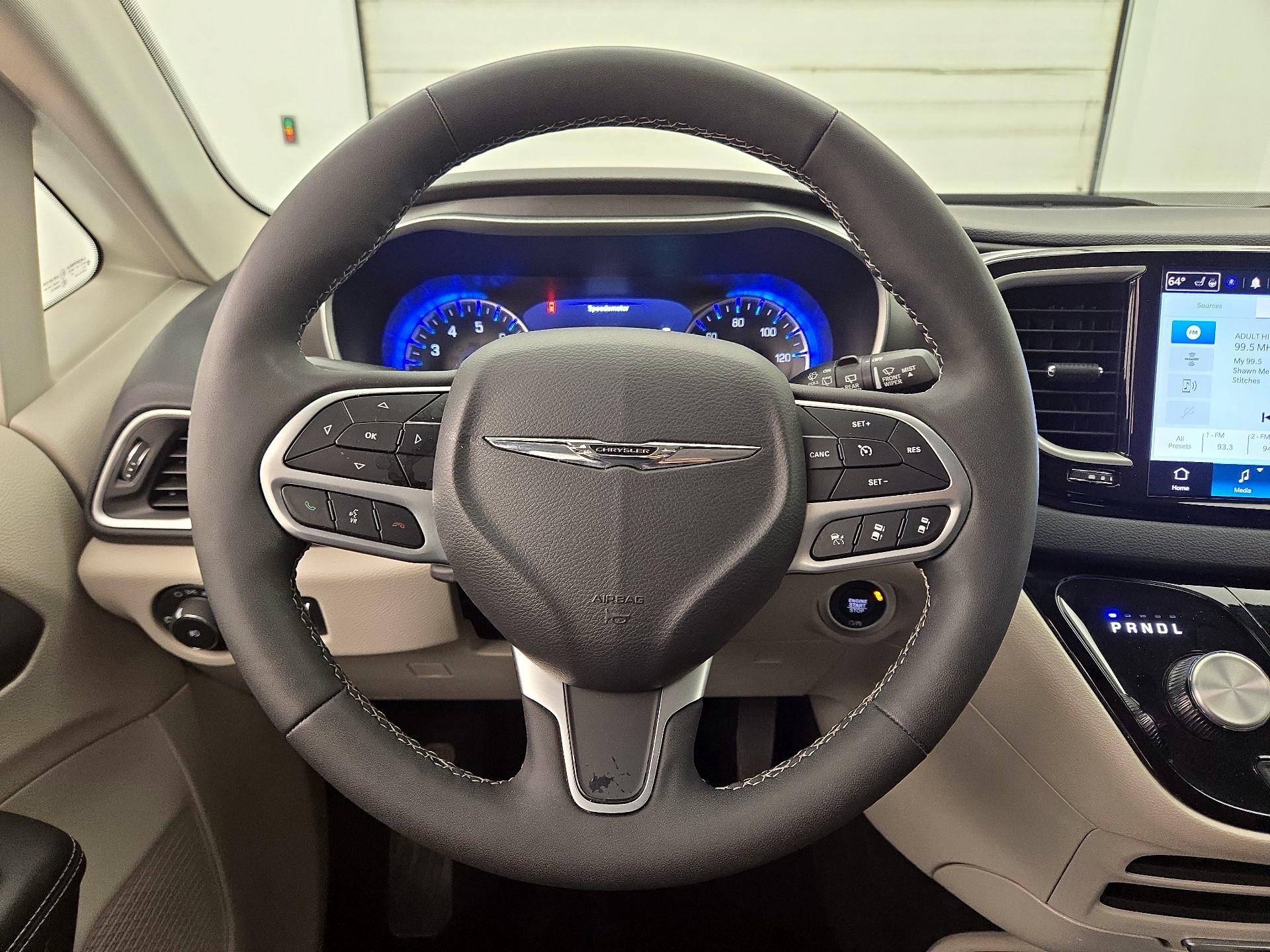 Thumbnail: 2024 Chrysler Pacifica - 10