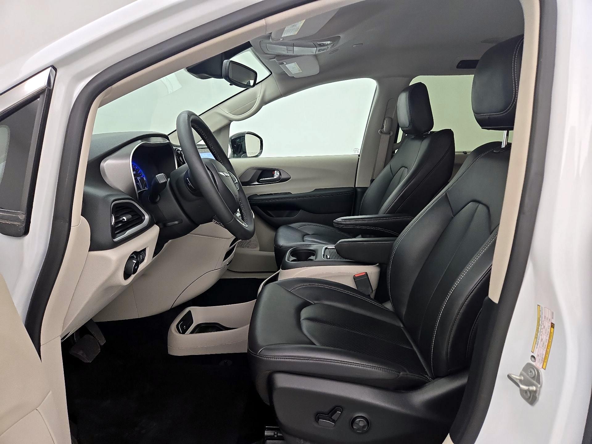 Thumbnail: 2024 Chrysler Pacifica - 11
