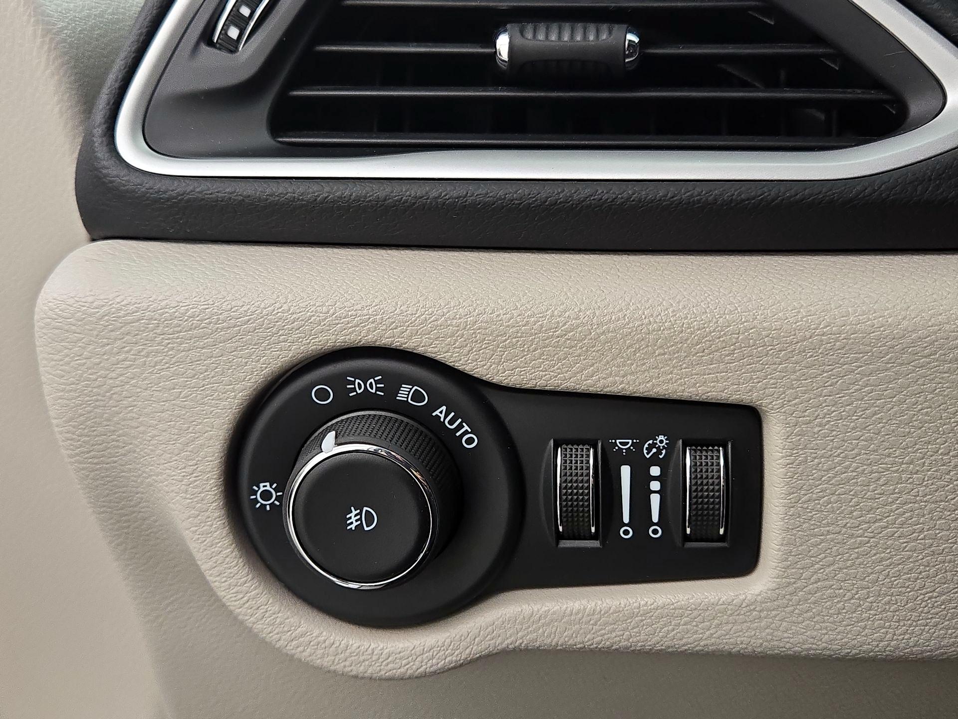 Thumbnail: 2024 Chrysler Pacifica - 13