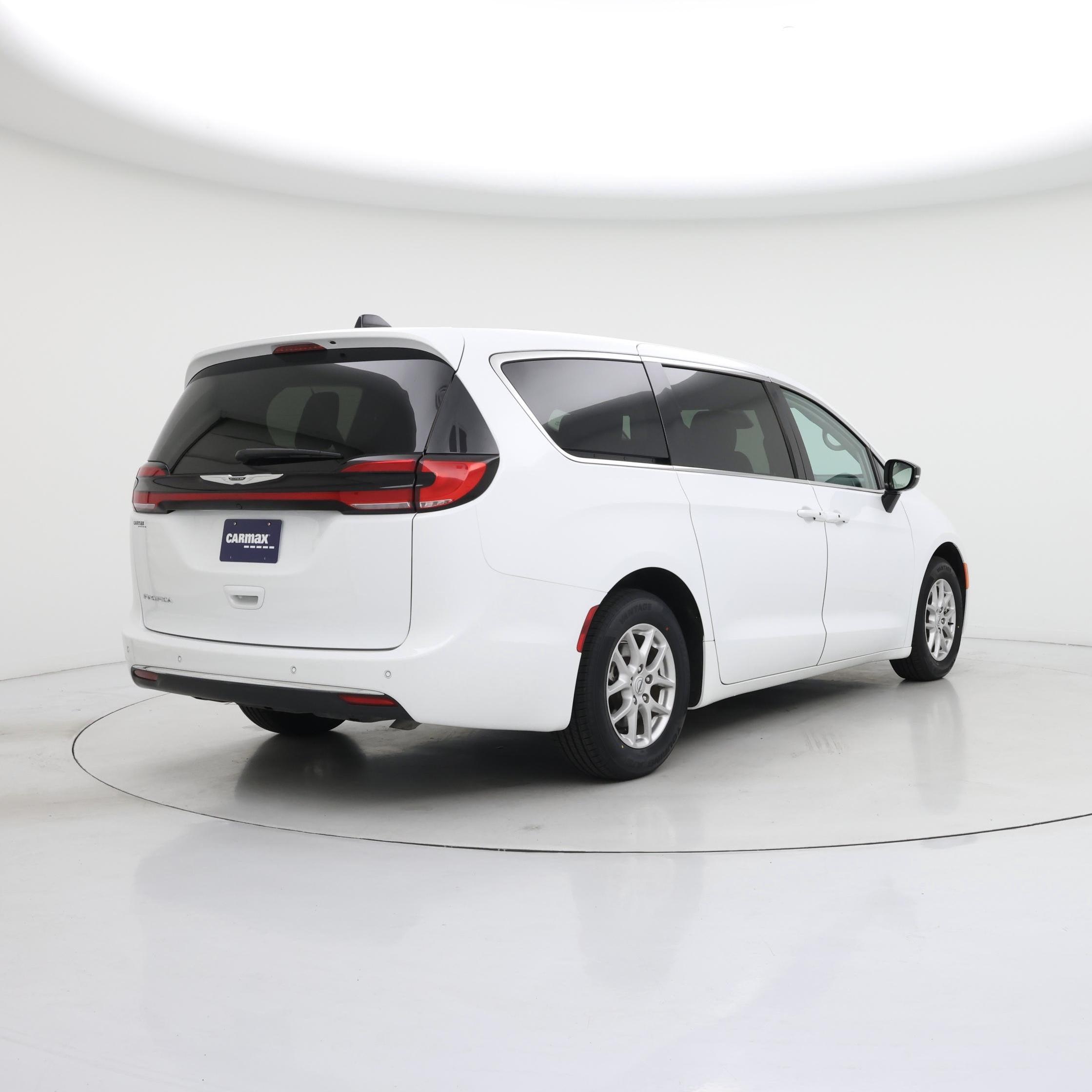 Thumbnail: 2024 Chrysler Pacifica - 8