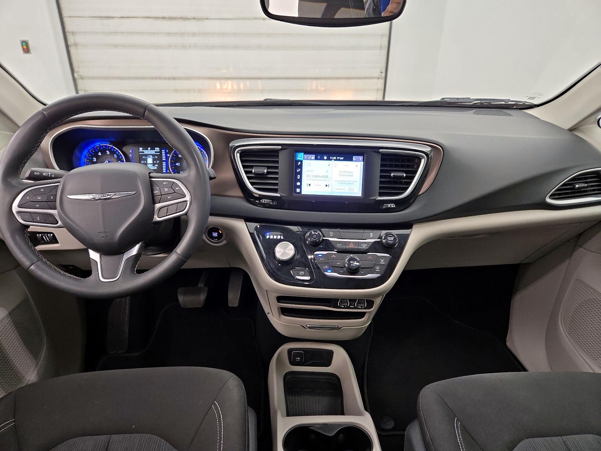 Thumbnail: 2023 Chrysler Voyager - 9