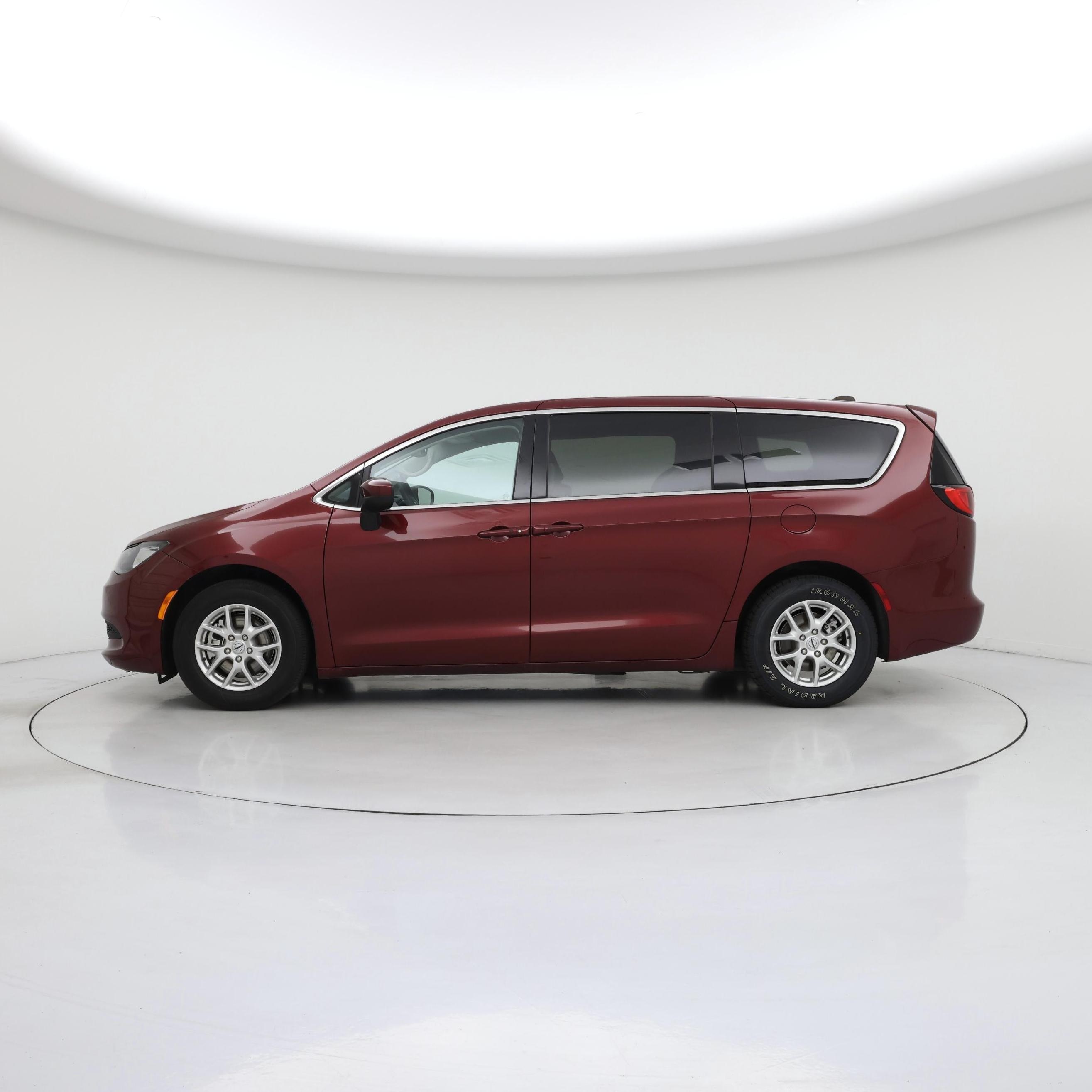 Thumbnail: 2023 Chrysler Voyager - 3