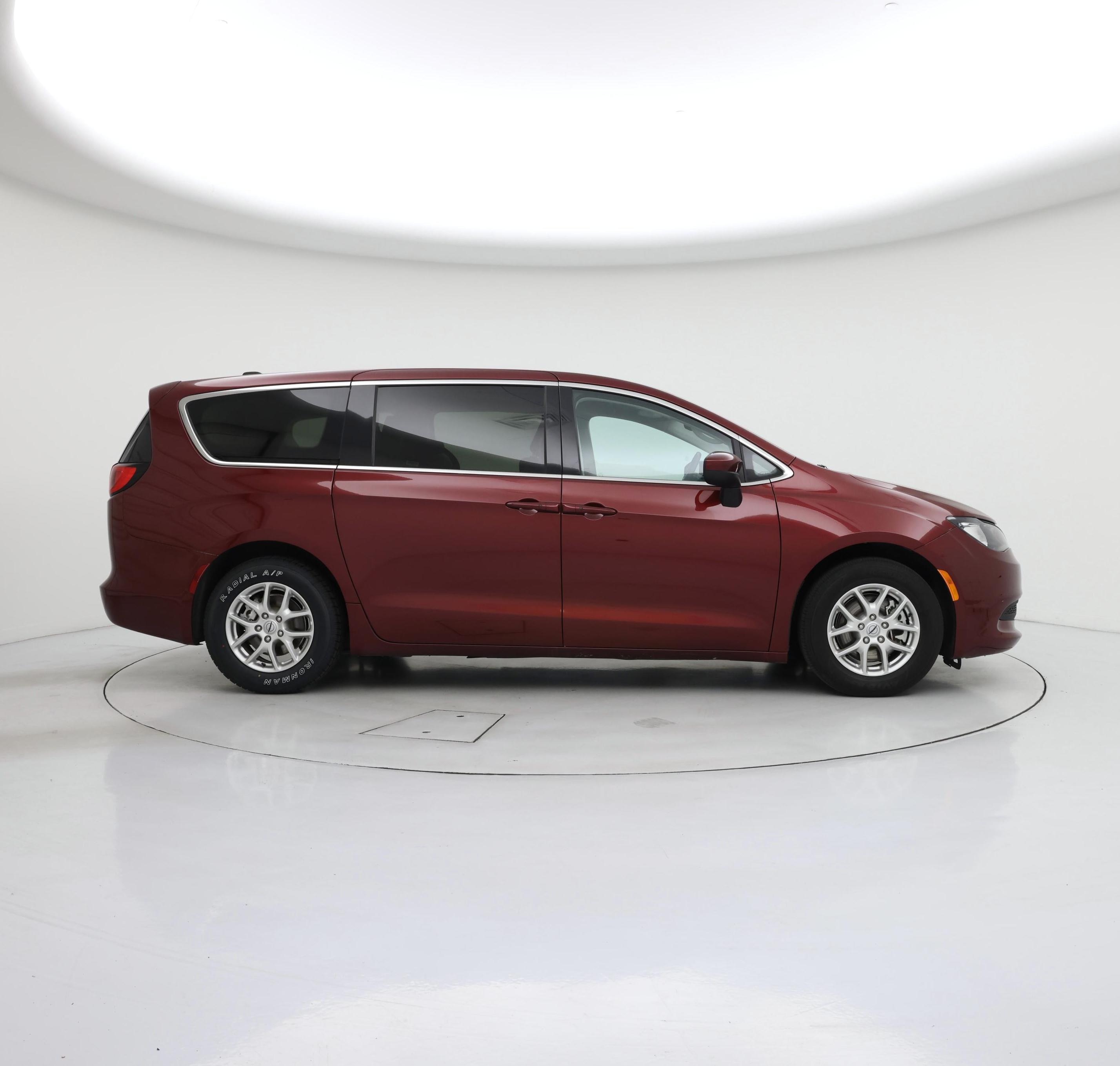 Thumbnail: 2023 Chrysler Voyager - 7