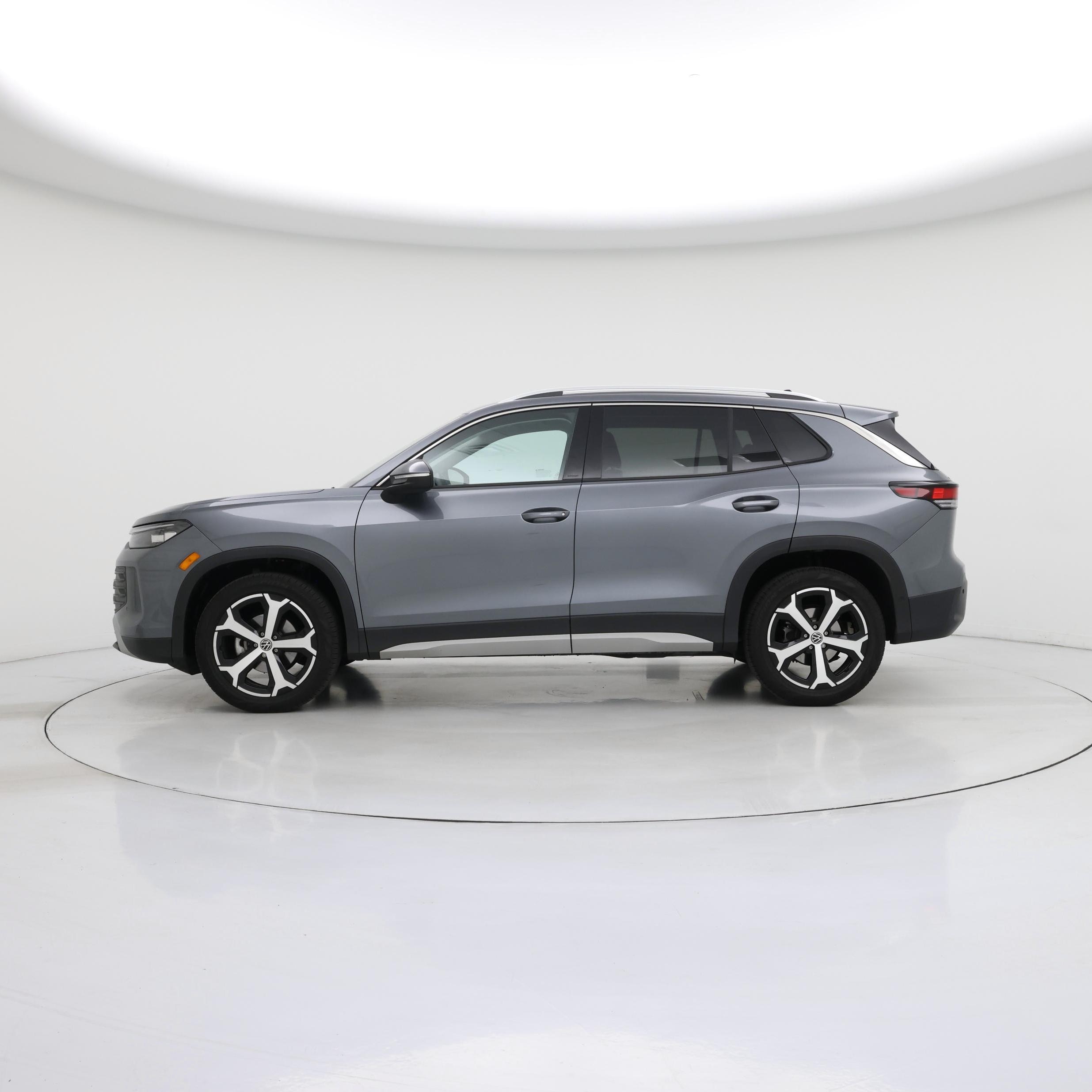 Thumbnail: 2025 Volkswagen Tiguan - 3