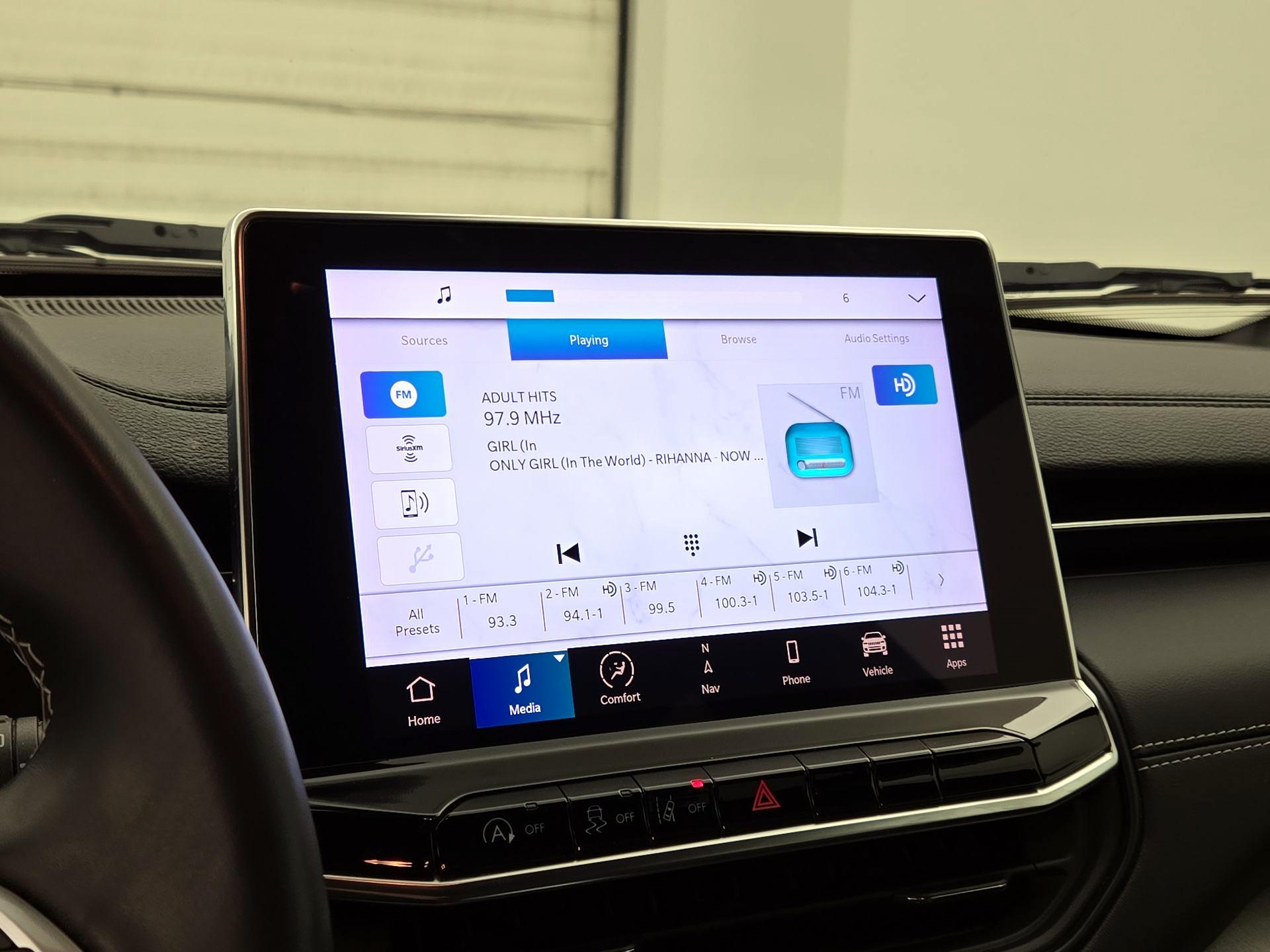Thumbnail: 2022 Jeep Compass - 16