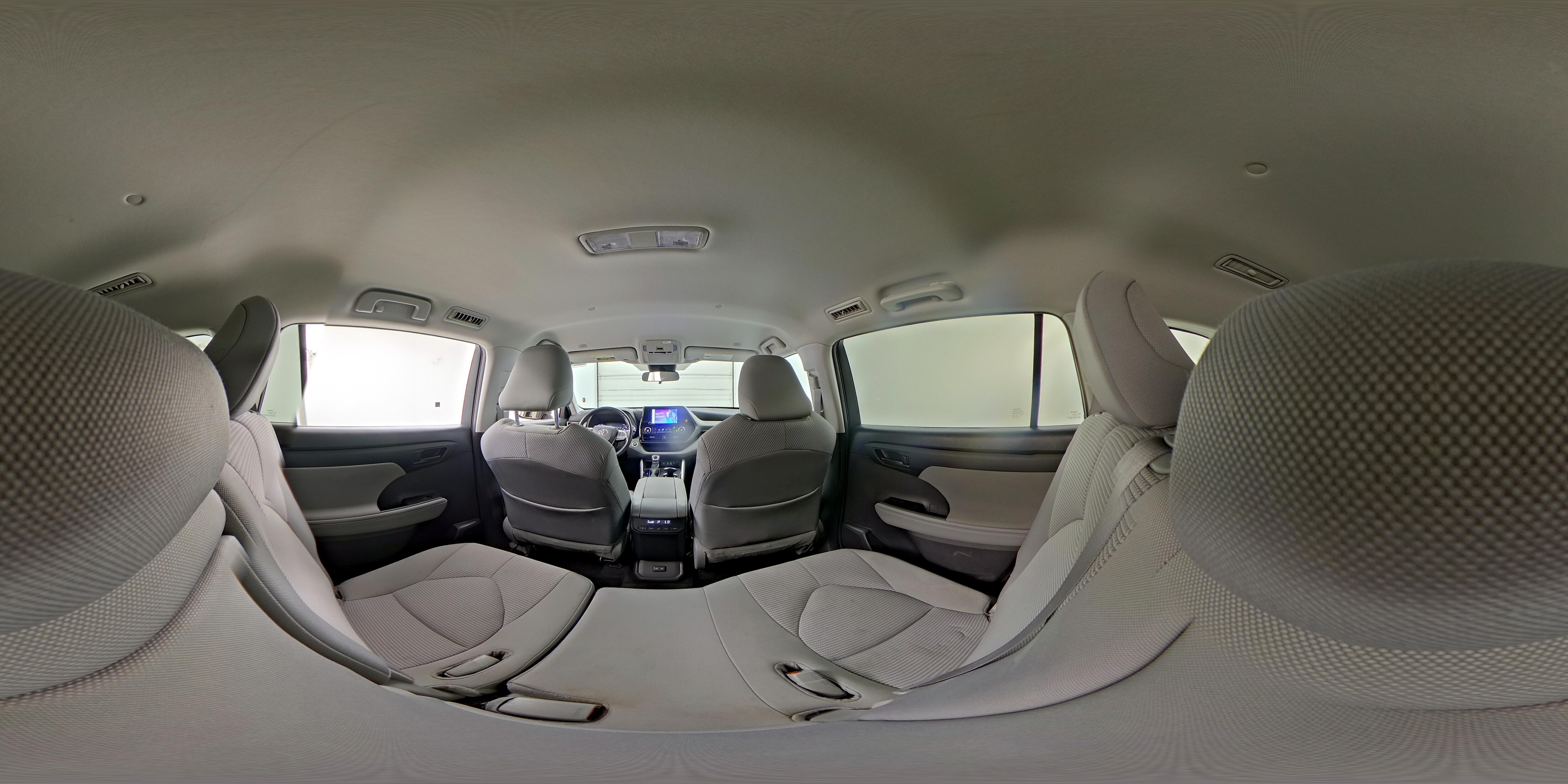 2024 Toyota Highlander LE - Photo 27