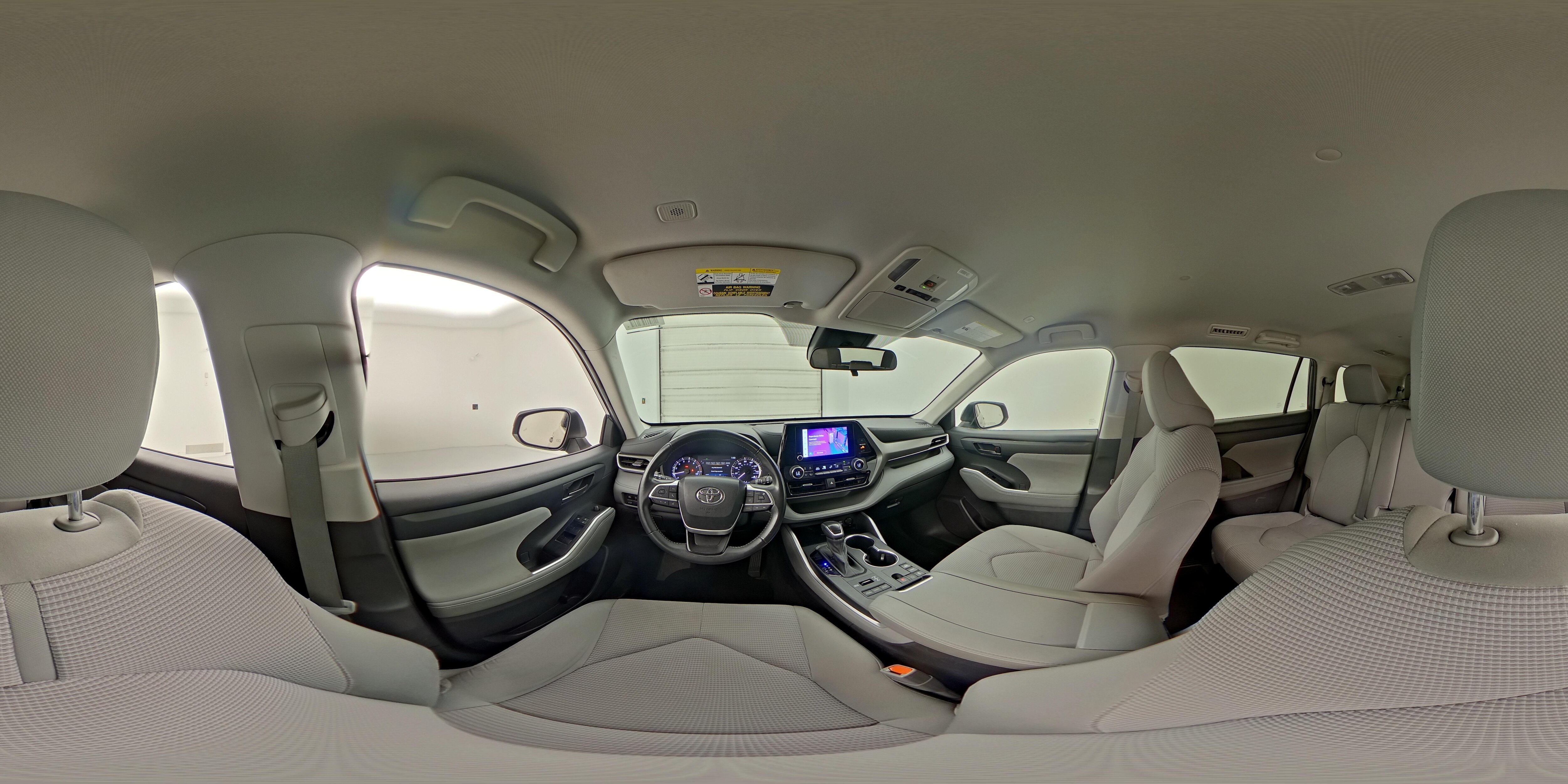 2024 Toyota Highlander LE - Photo 28