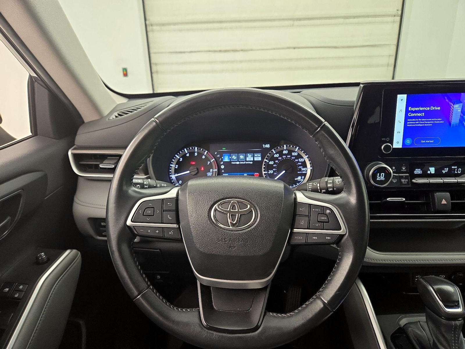 2024 Toyota Highlander LE - Photo 11