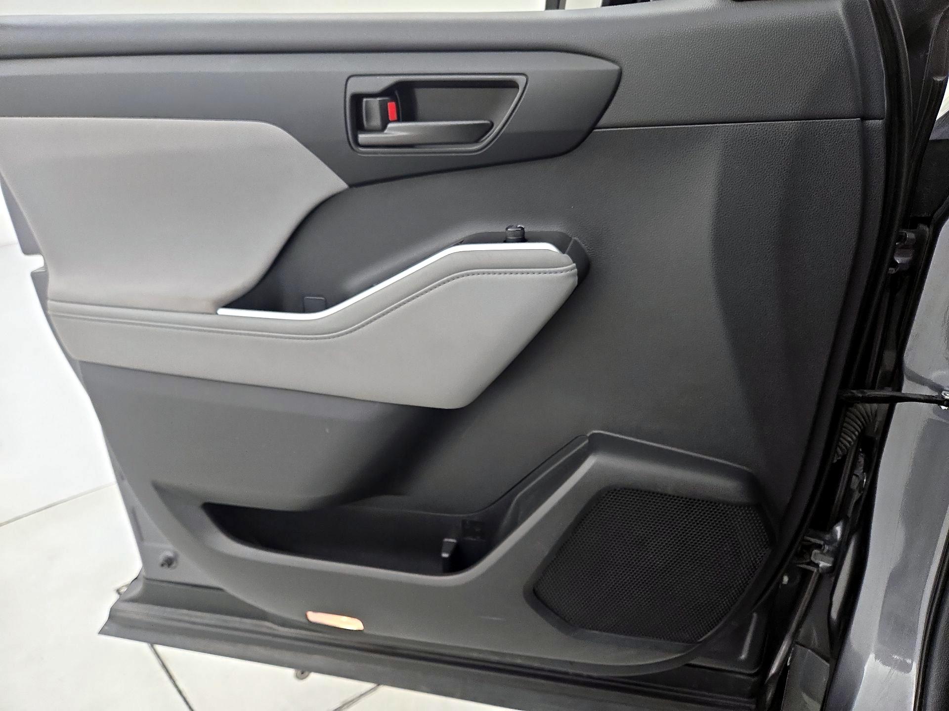 Thumbnail: 2024 Toyota Highlander - 12
