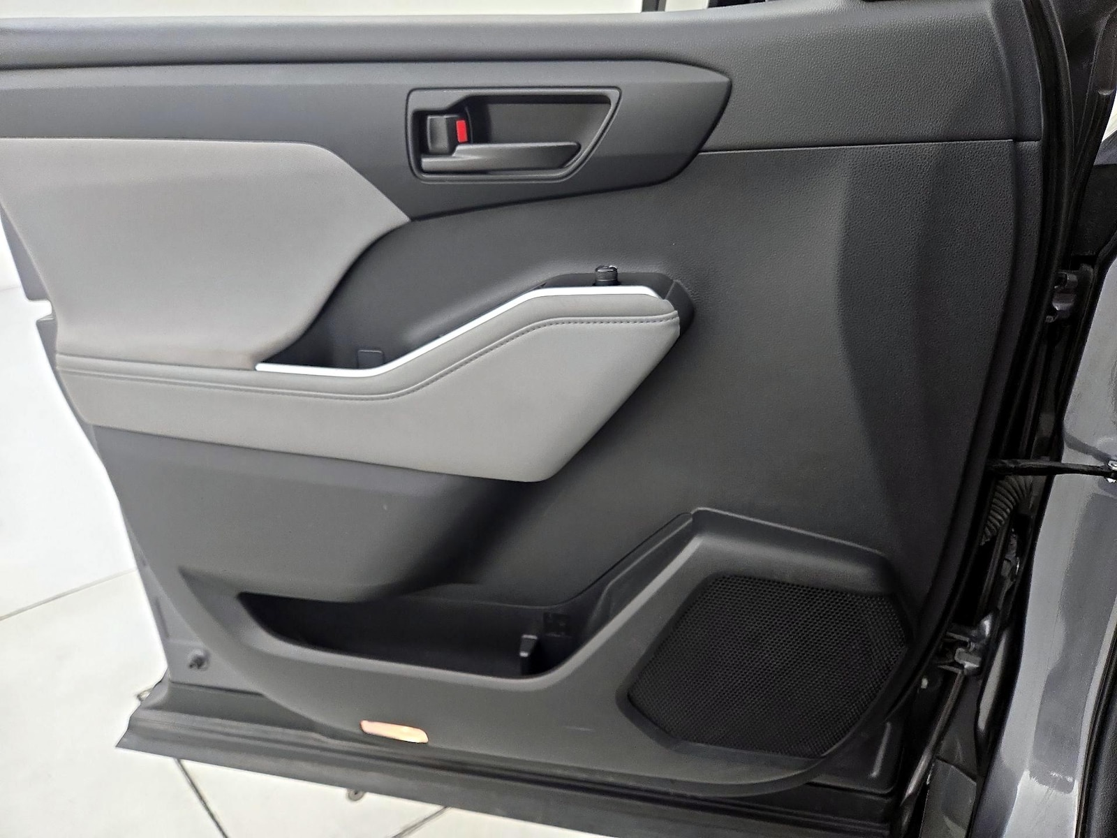 2024 Toyota Highlander LE - Photo 13