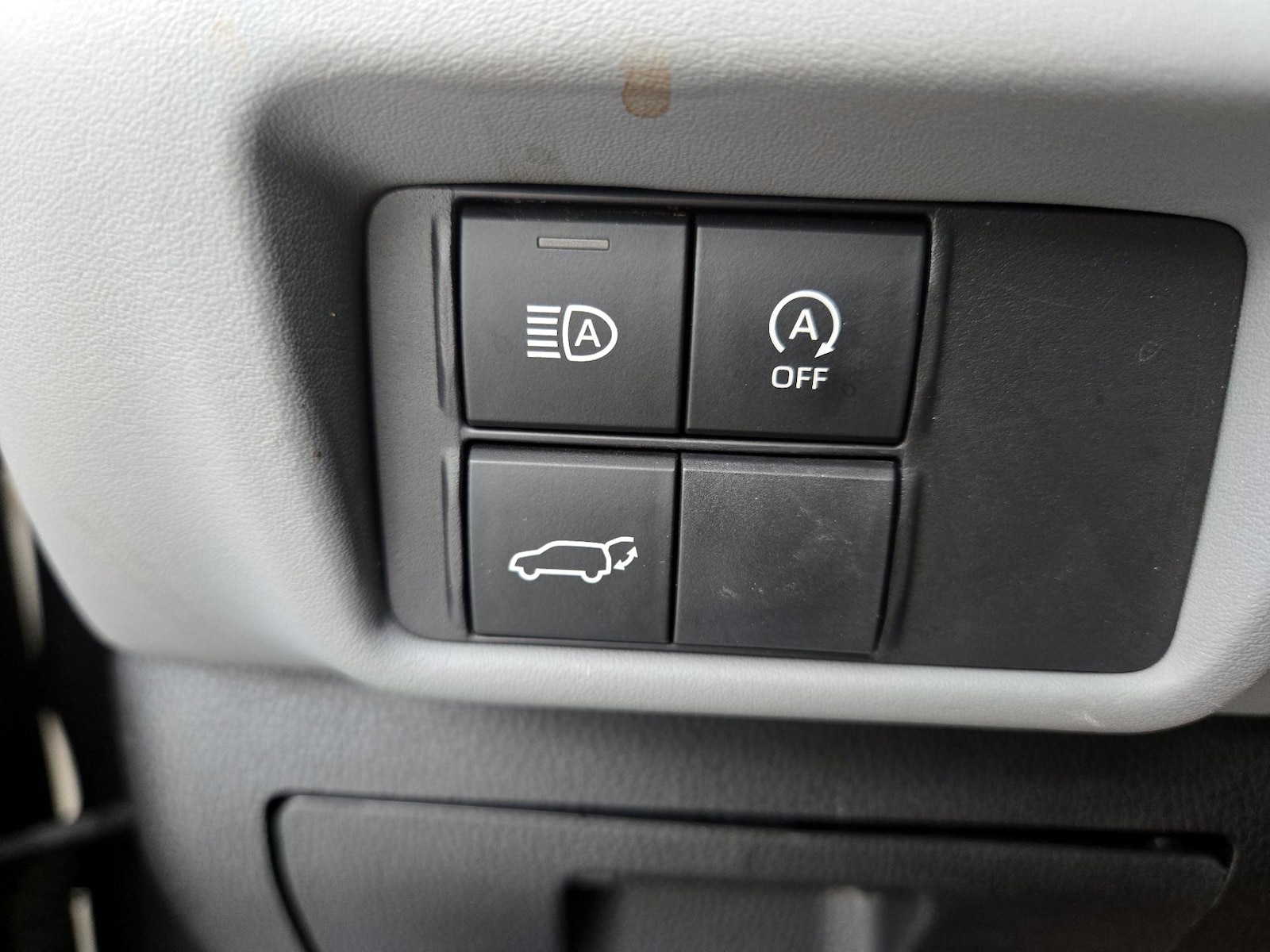 2024 Toyota Highlander LE - Photo 14