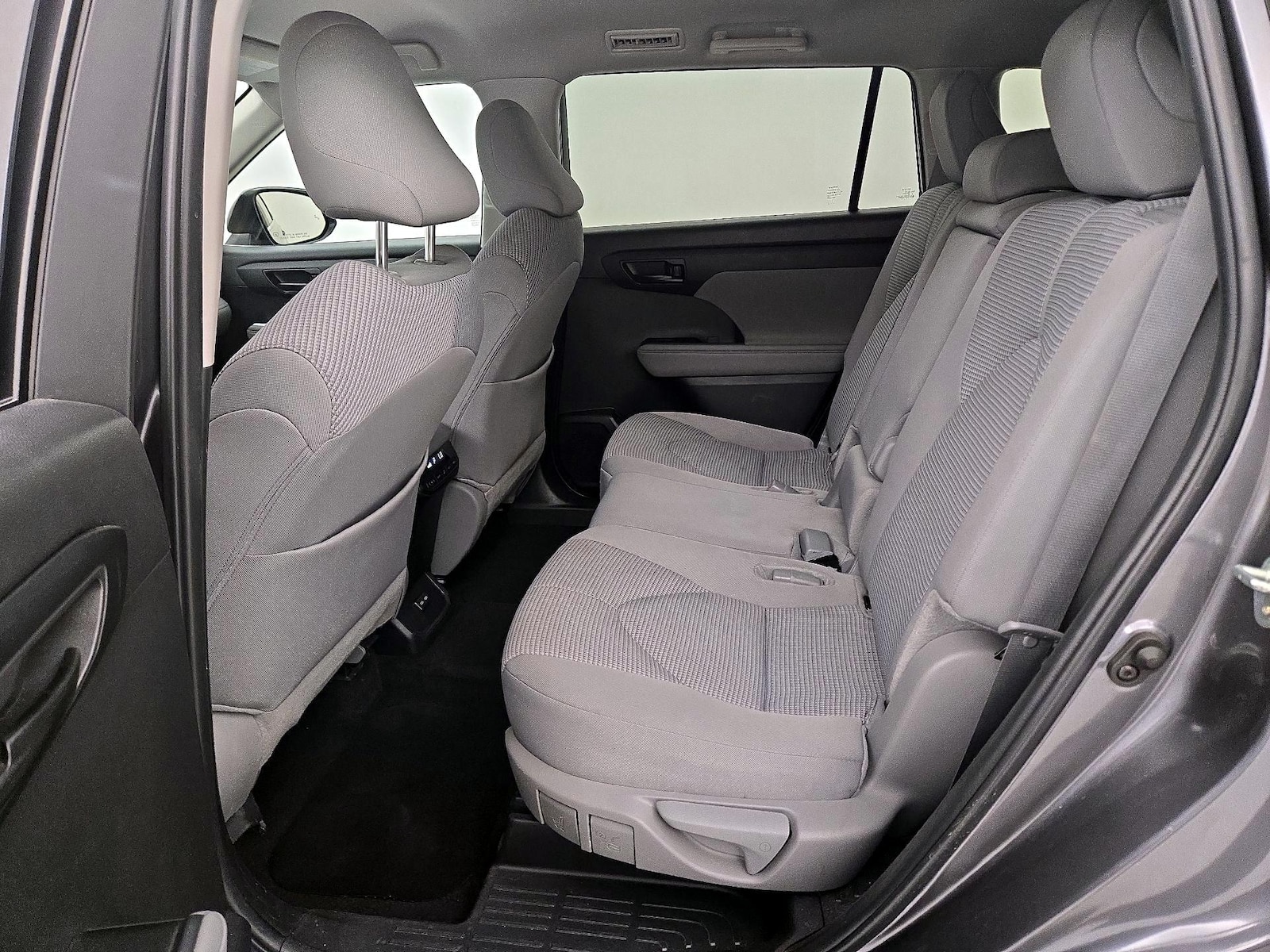 2024 Toyota Highlander LE - Photo 20