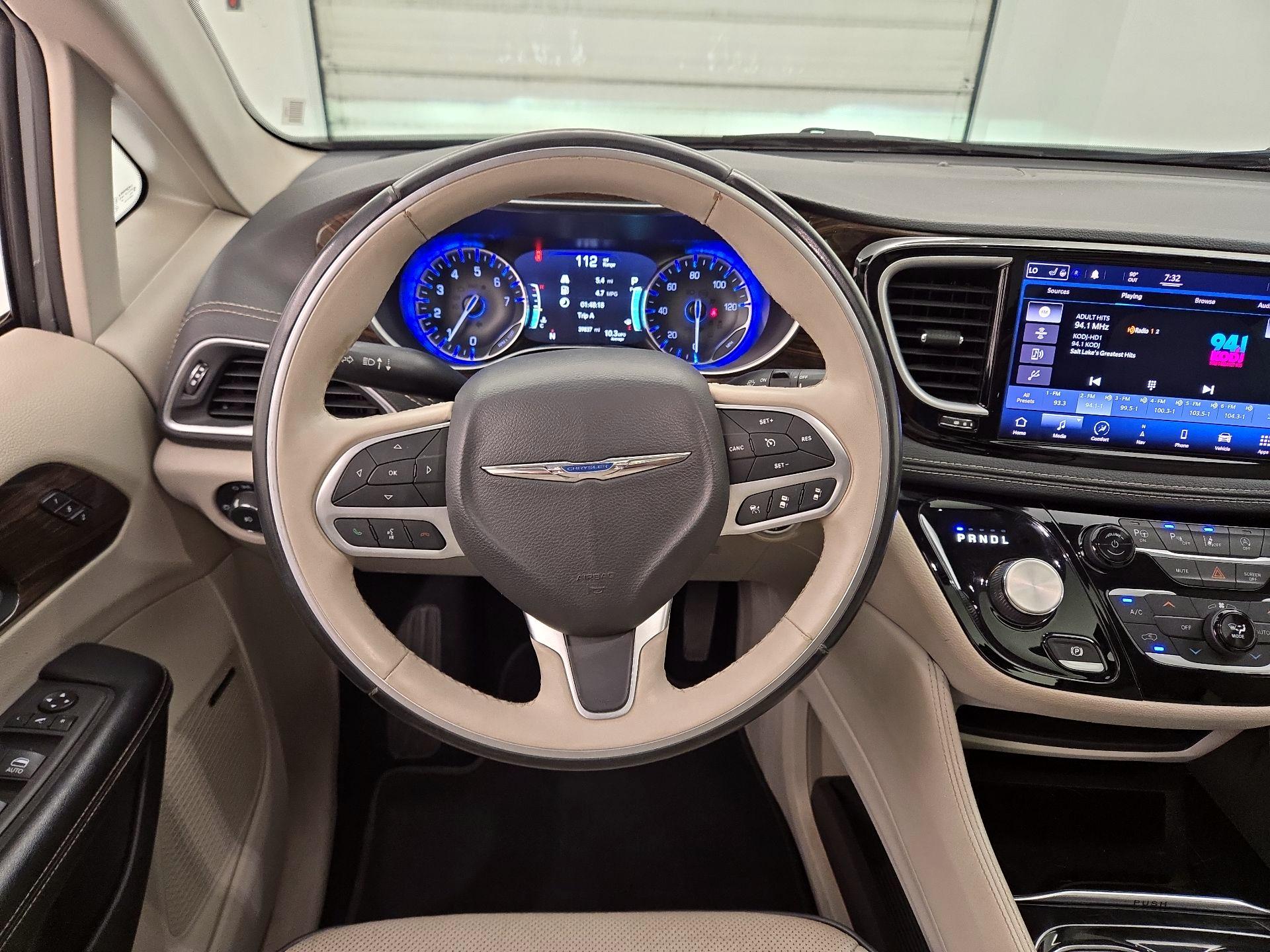 Thumbnail: 2021 Chrysler Pacifica - 10