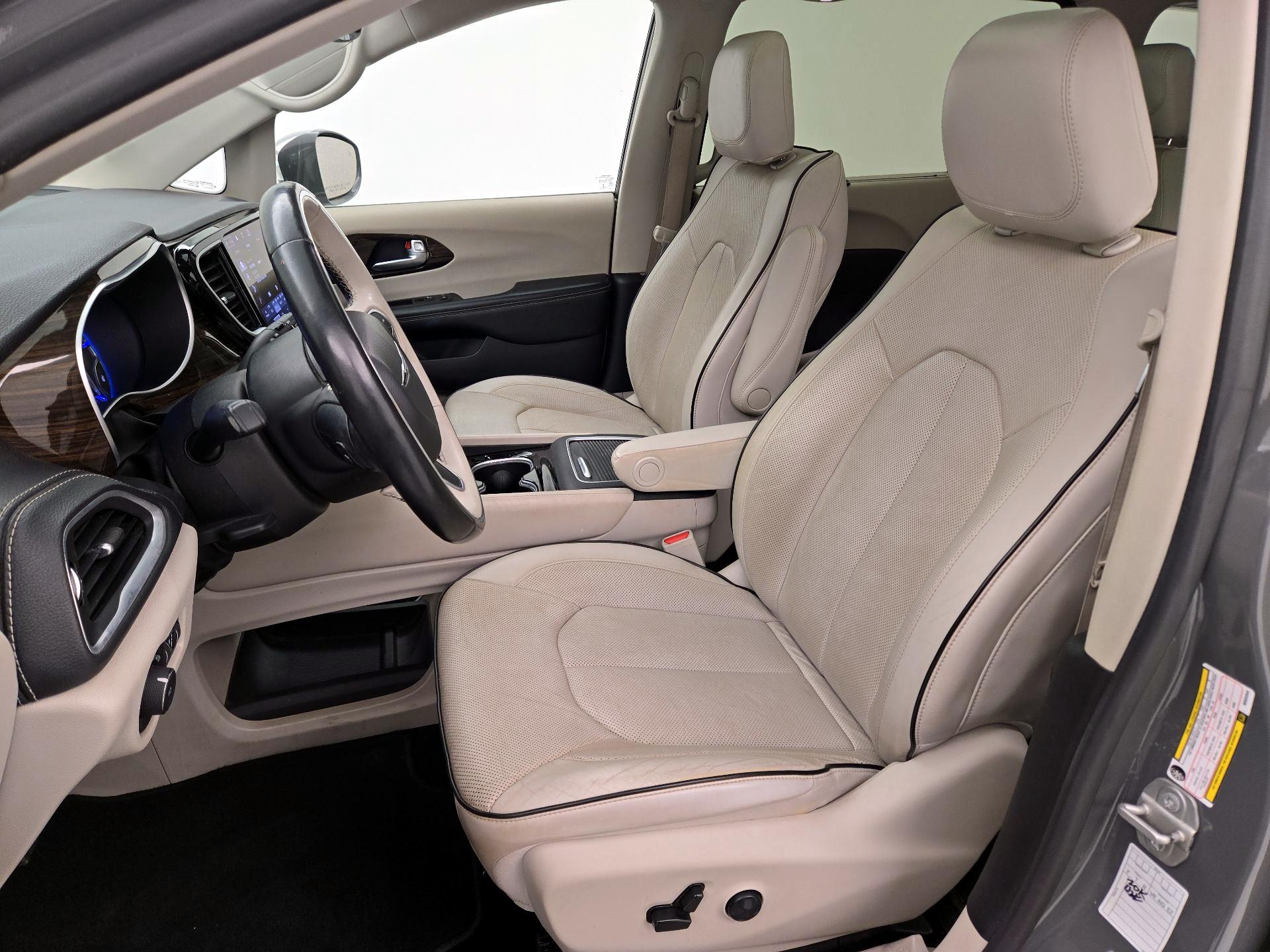 Thumbnail: 2021 Chrysler Pacifica - 11