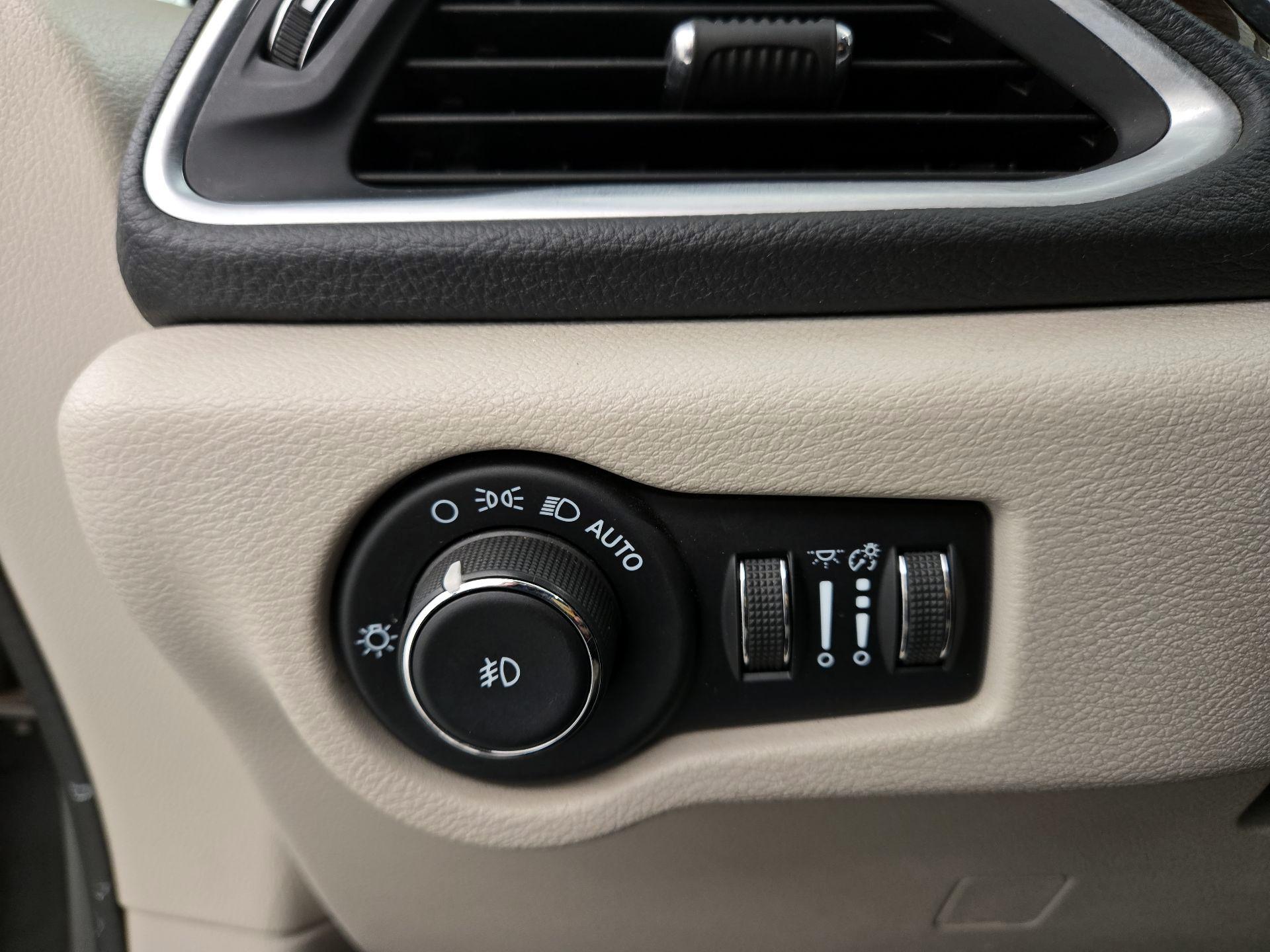 Thumbnail: 2021 Chrysler Pacifica - 13