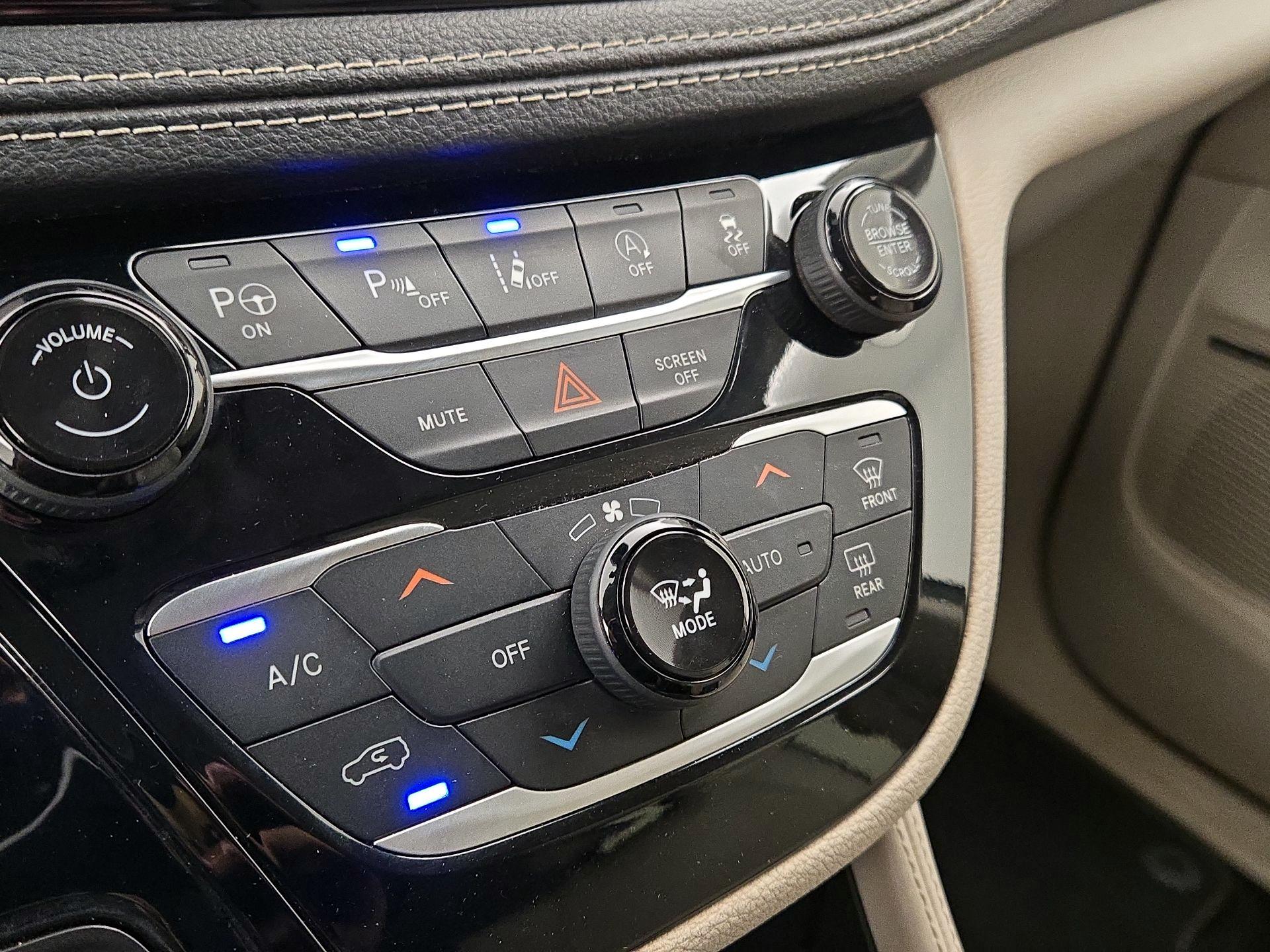 Thumbnail: 2021 Chrysler Pacifica - 17