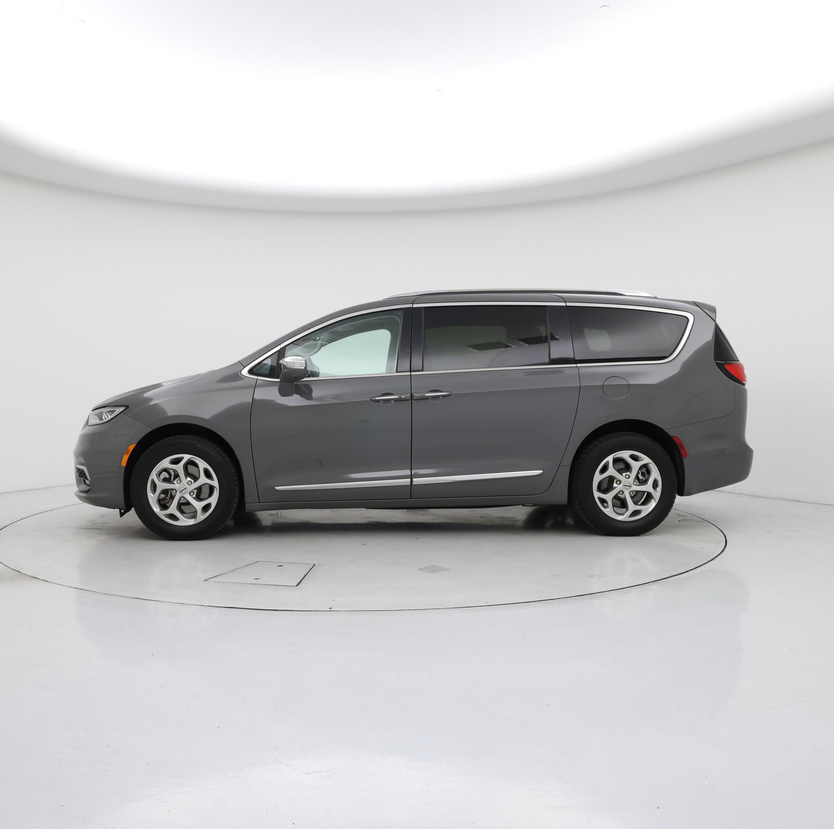 Thumbnail: 2021 Chrysler Pacifica - 3