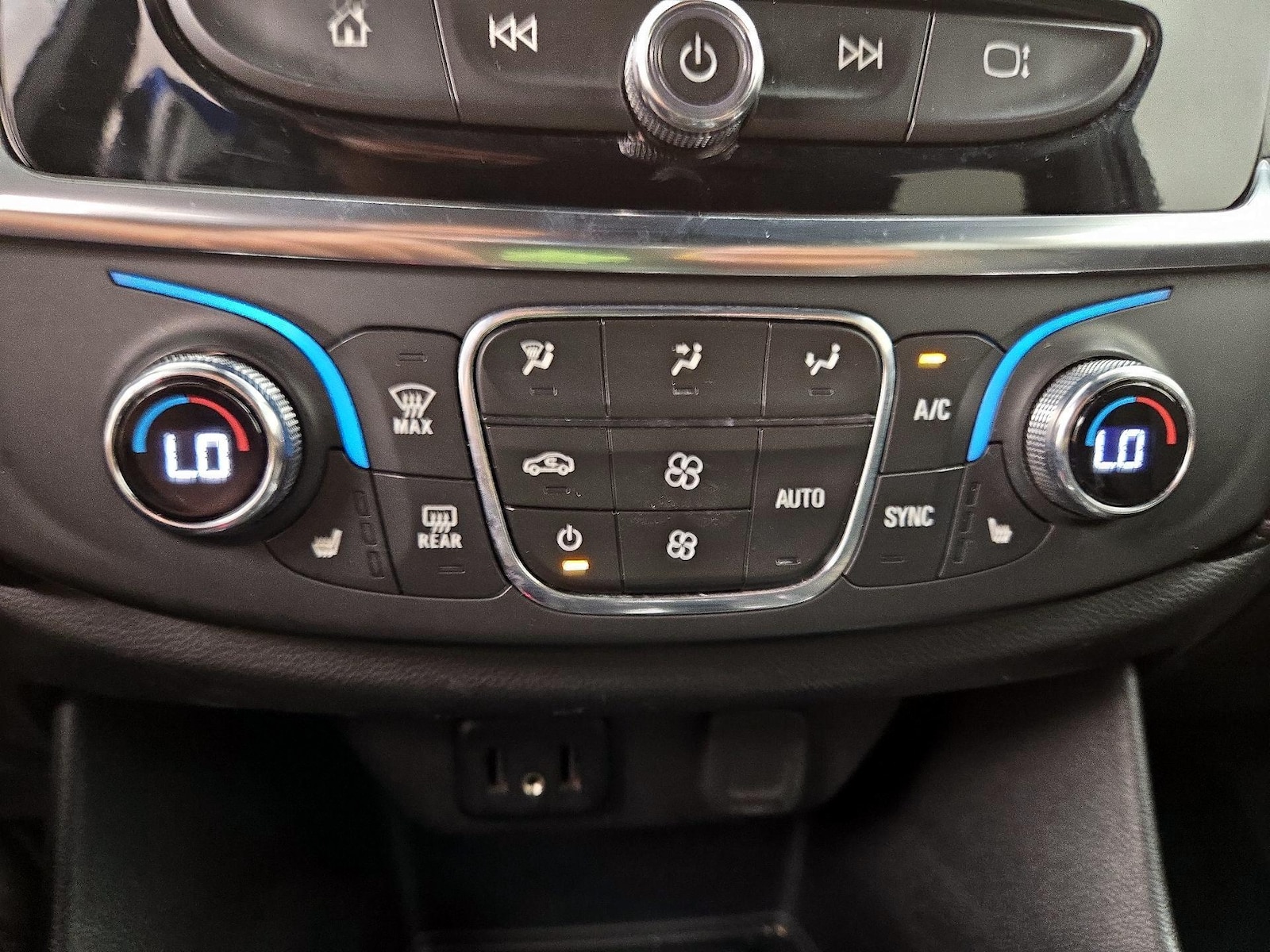 2023 Chevrolet Traverse 1LT - Photo 17