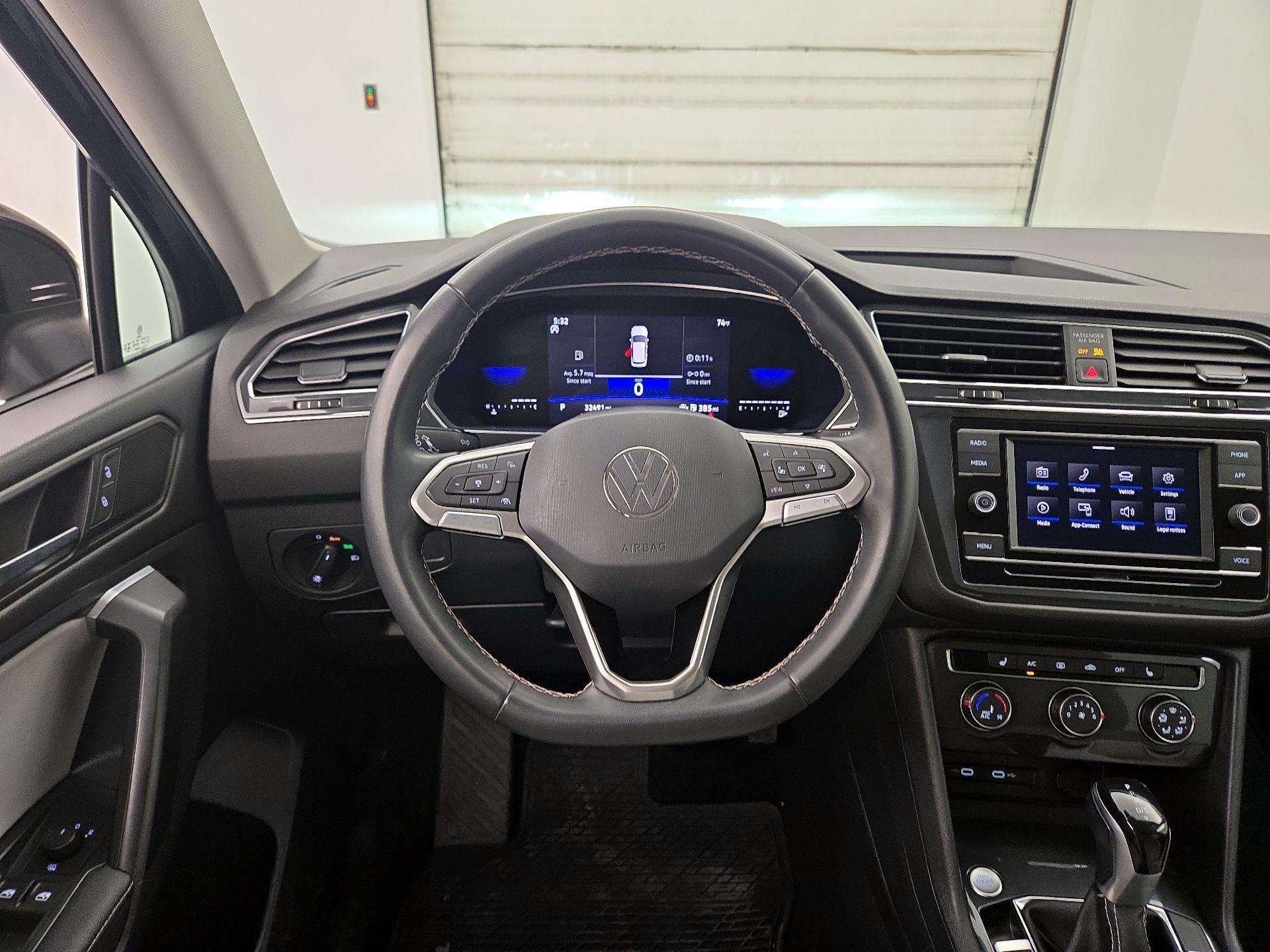 Thumbnail: 2023 Volkswagen Tiguan - 10