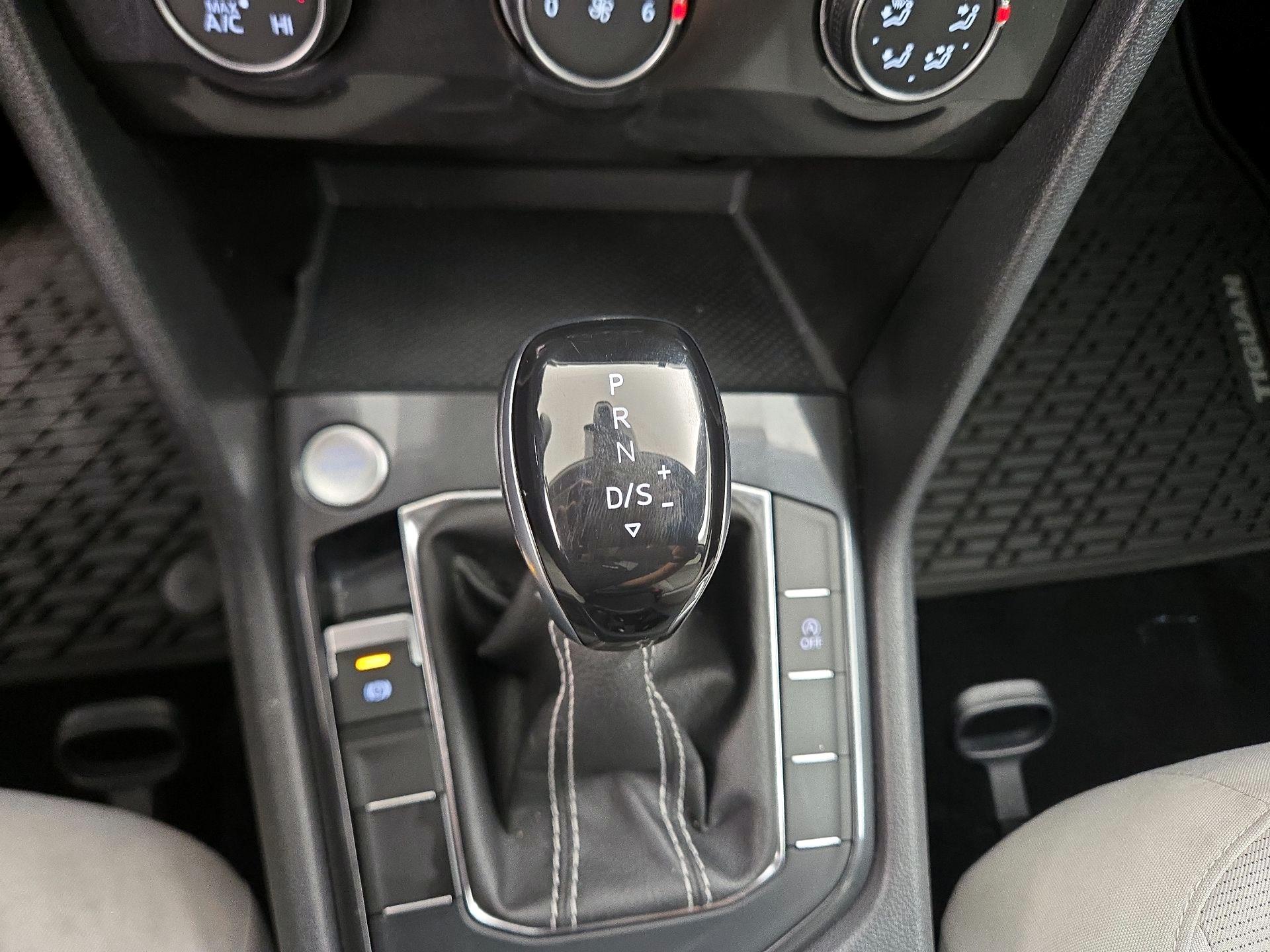 Thumbnail: 2023 Volkswagen Tiguan - 17