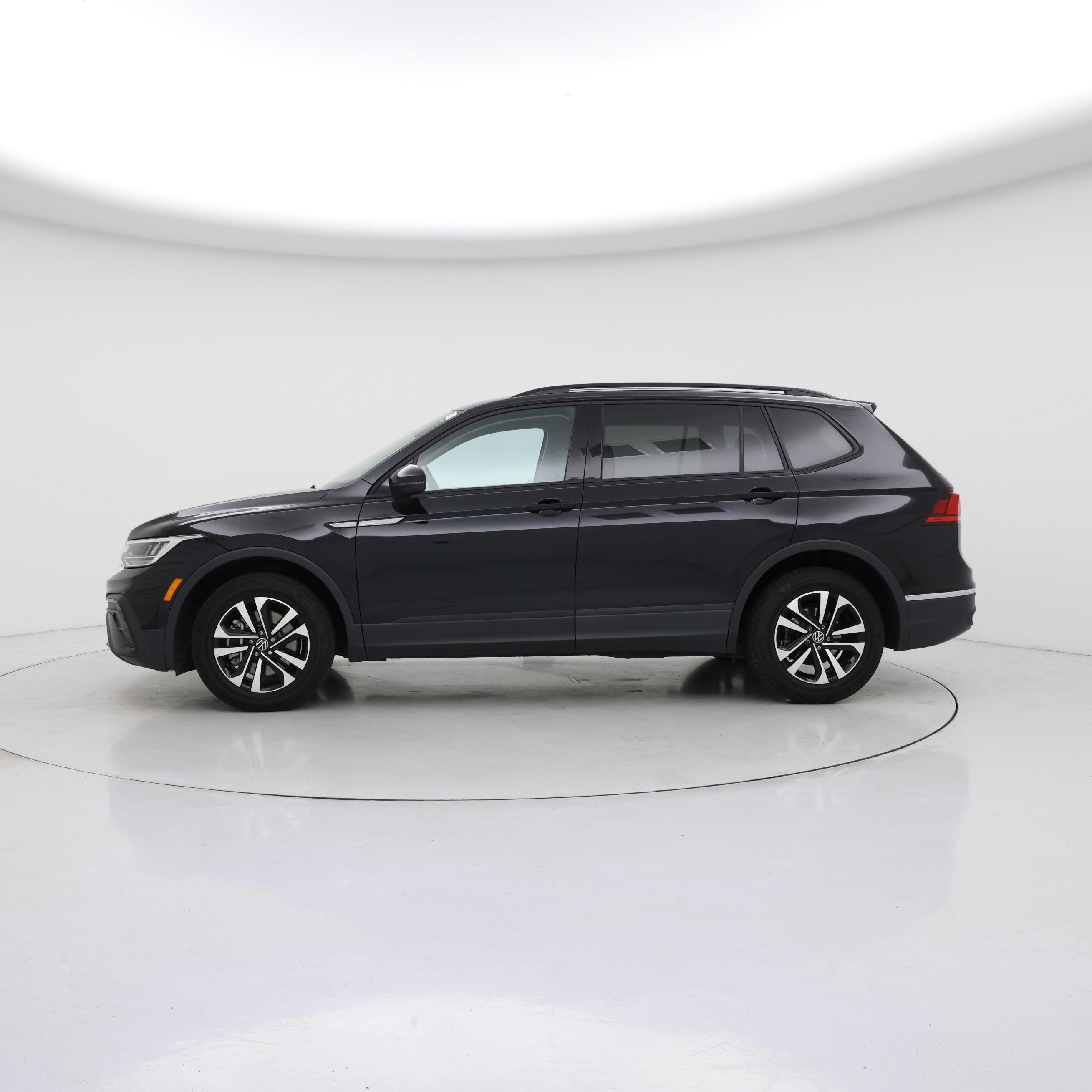 Thumbnail: 2023 Volkswagen Tiguan - 3