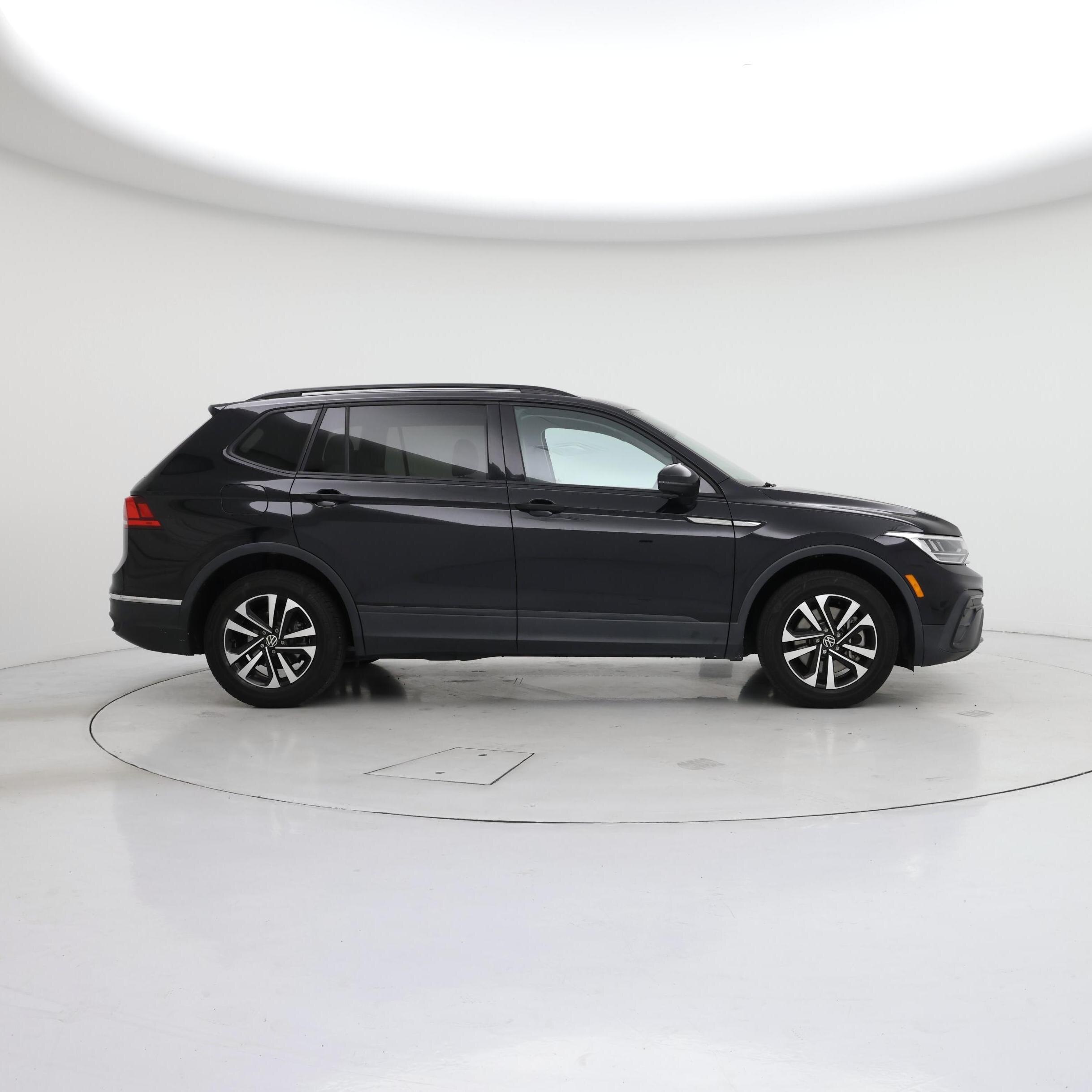 Thumbnail: 2023 Volkswagen Tiguan - 7