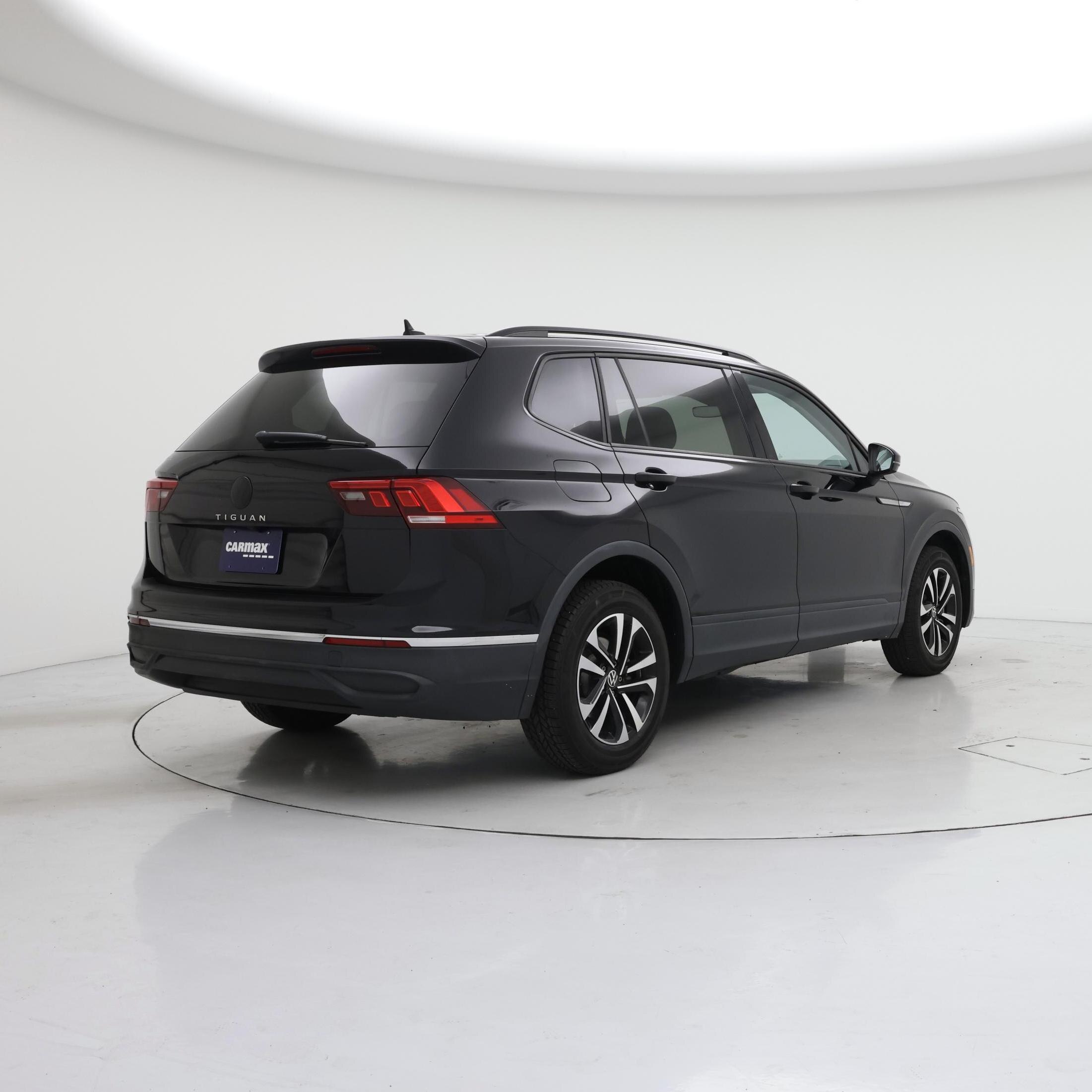 Thumbnail: 2023 Volkswagen Tiguan - 8