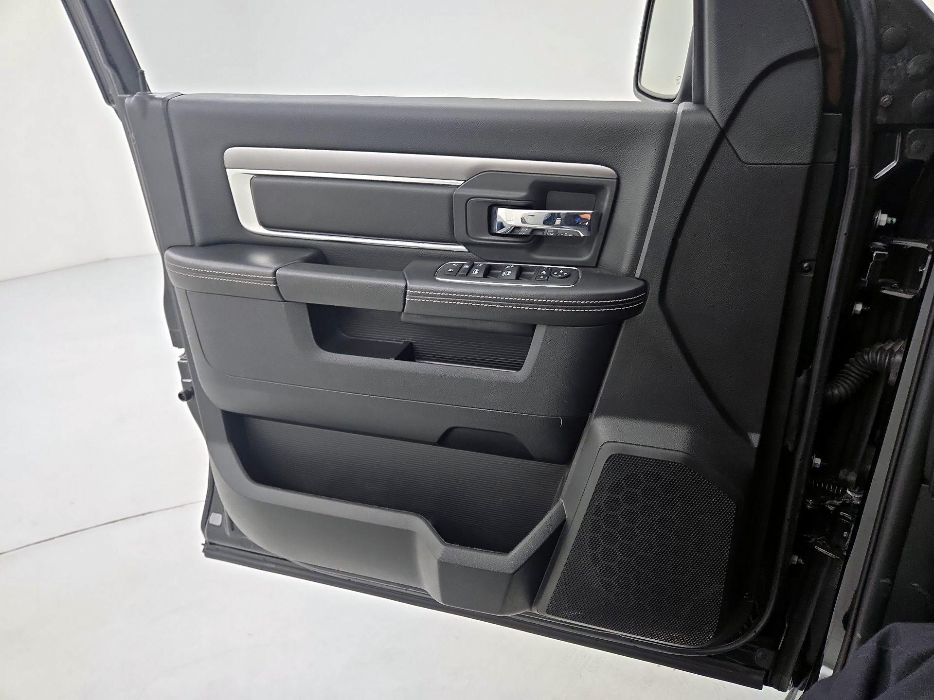 Thumbnail: 2022 RAM 1500 Classic - 12
