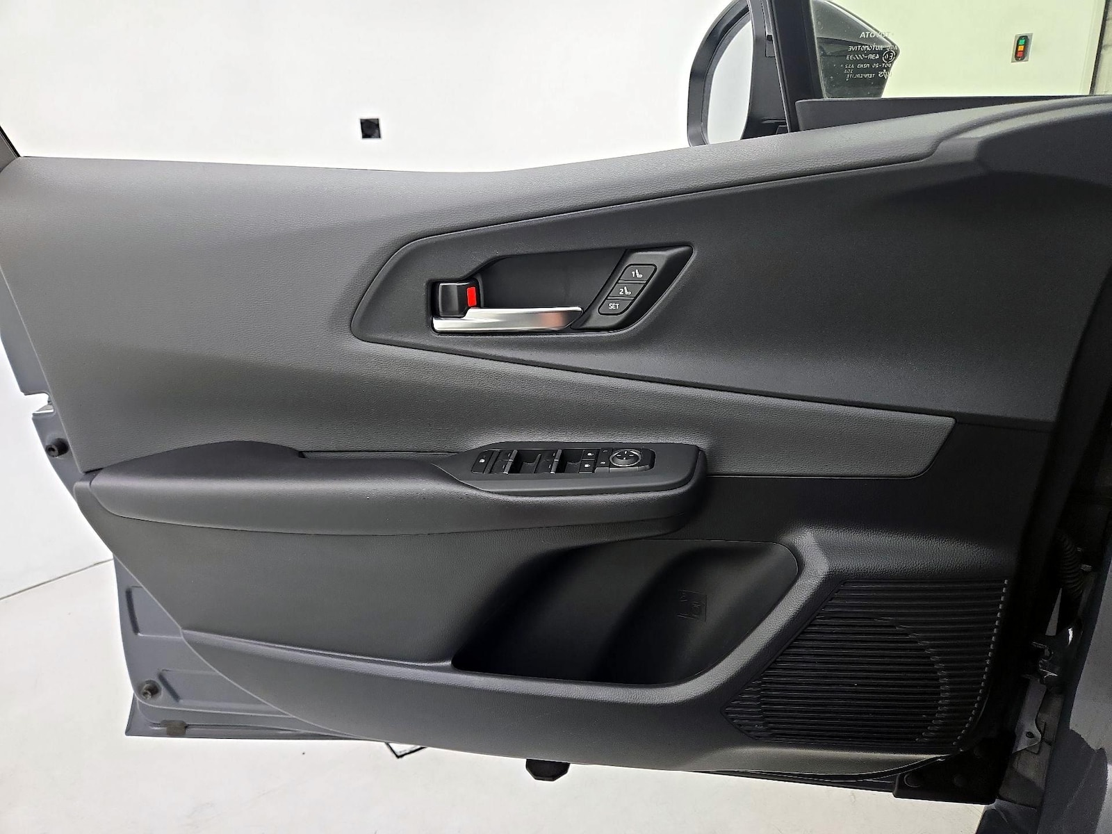2023 Toyota Prius Limited - Photo 13