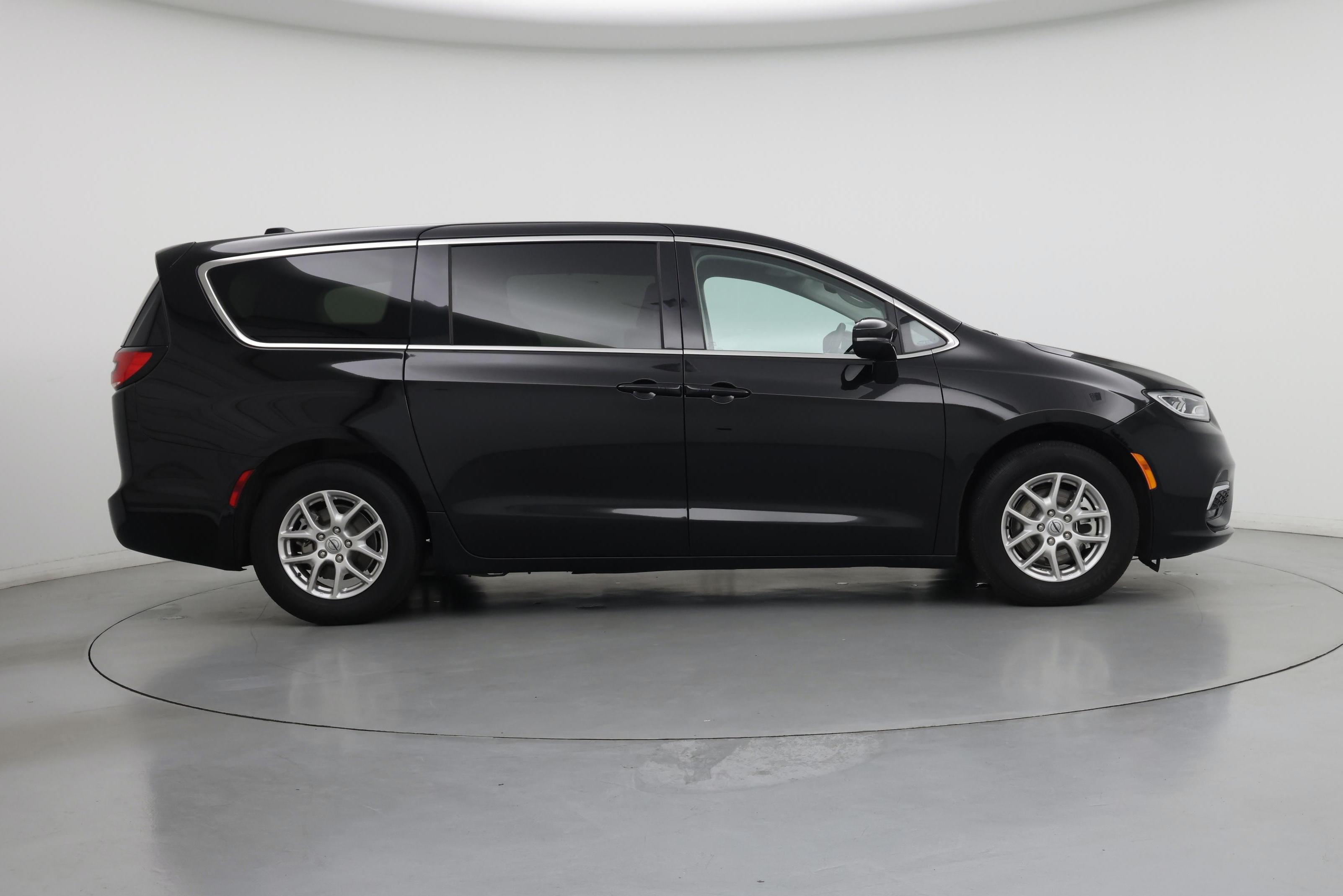 Thumbnail: 2024 Chrysler Pacifica - 7