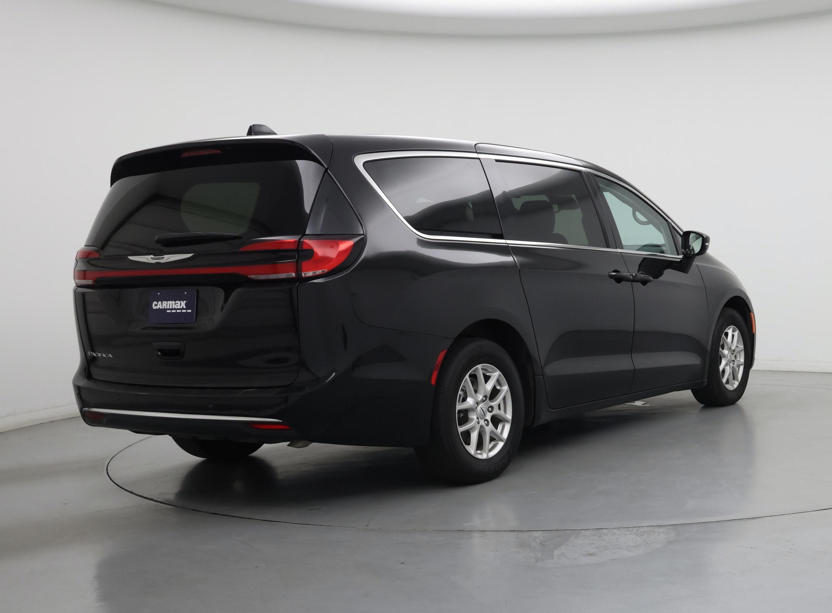 Thumbnail: 2024 Chrysler Pacifica - 8