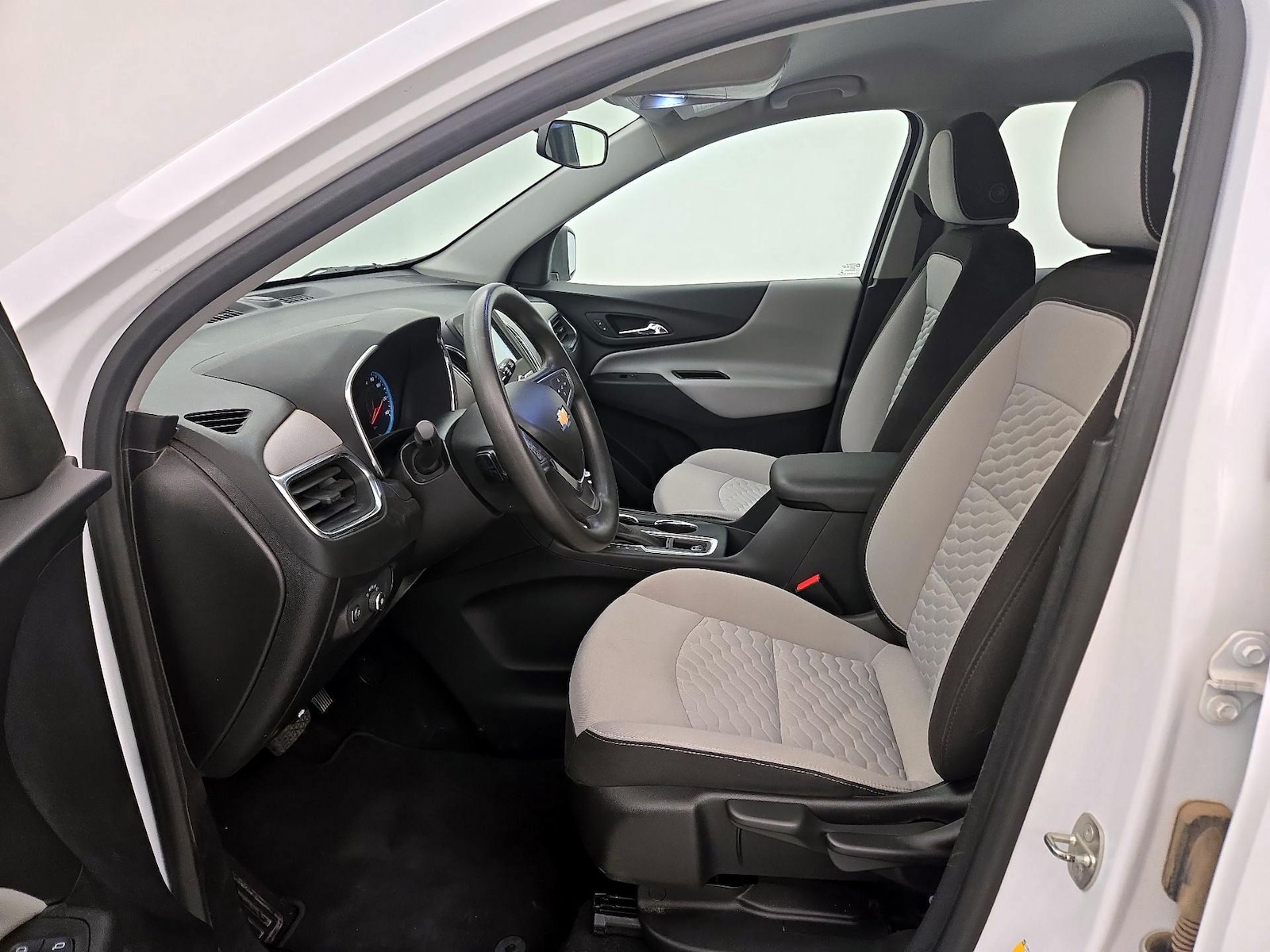 2018 Chevrolet Equinox LS - Photo 12