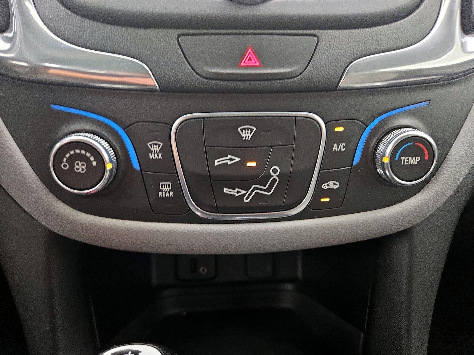 2018 Chevrolet Equinox LS - Photo 17