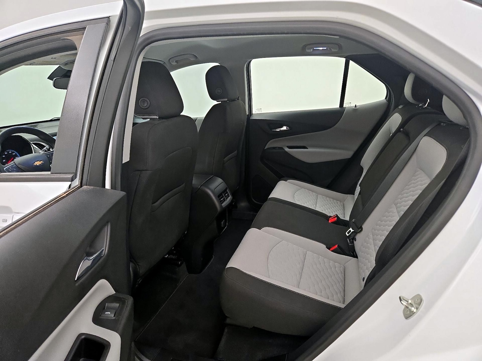 2018 Chevrolet Equinox LS - Photo 20