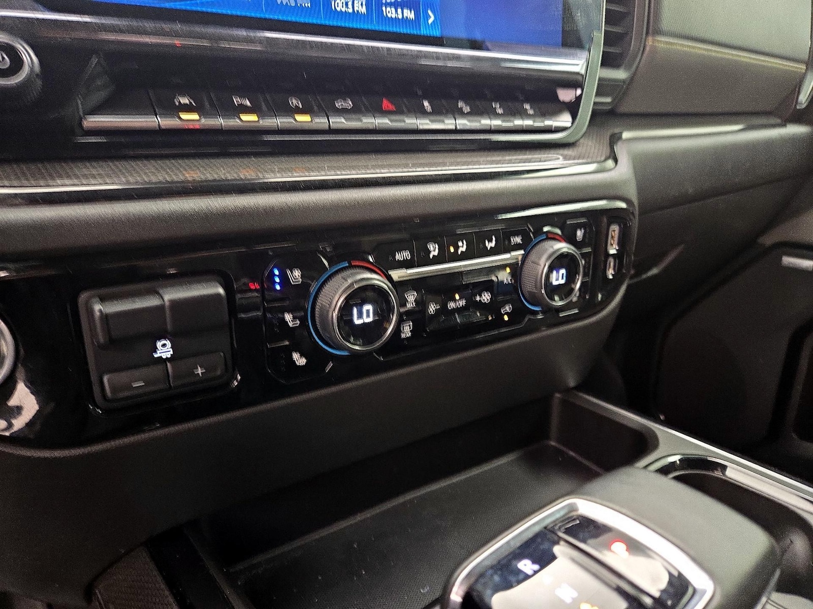 2023 Chevrolet Silverado 1500 ZR2 - Photo 17