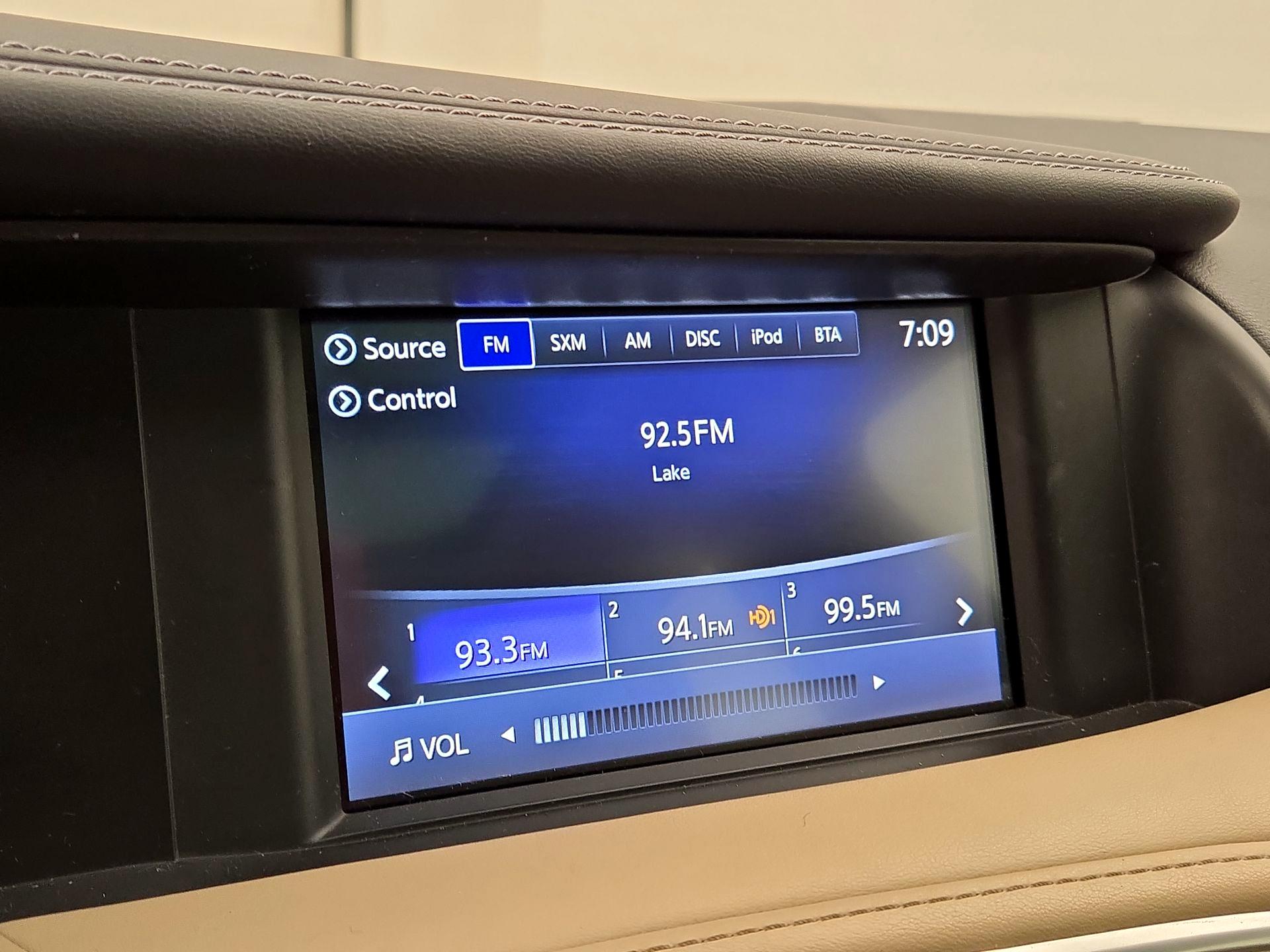 Thumbnail: 2019 INFINITI QX30 - 15
