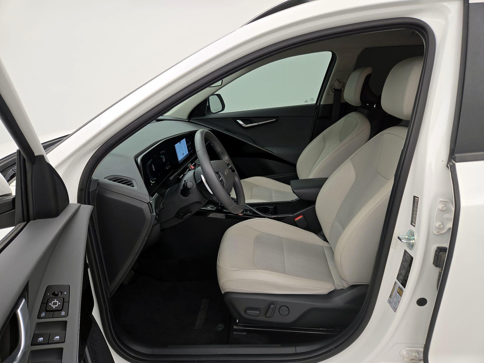 Thumbnail: 2024 Kia Niro - 11