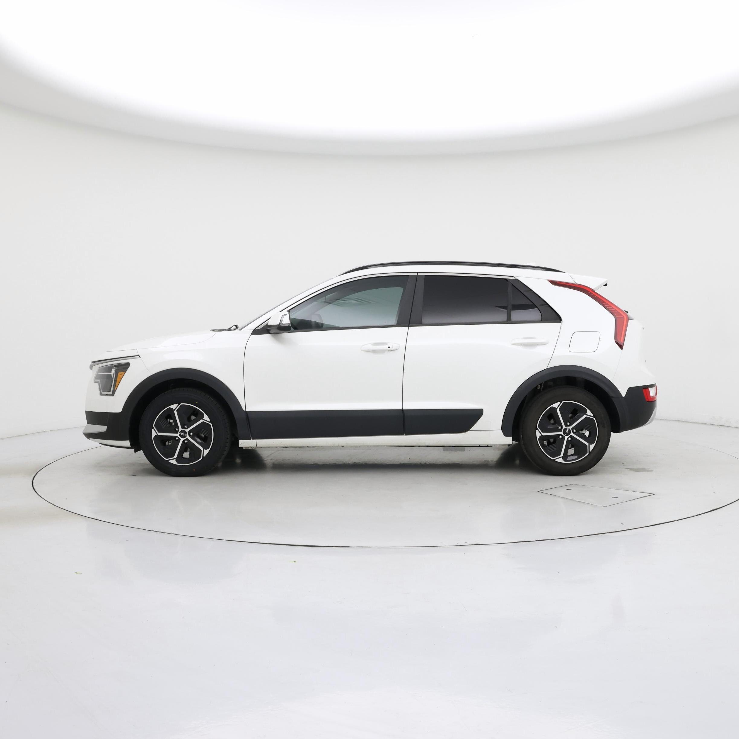 Thumbnail: 2024 Kia Niro - 3