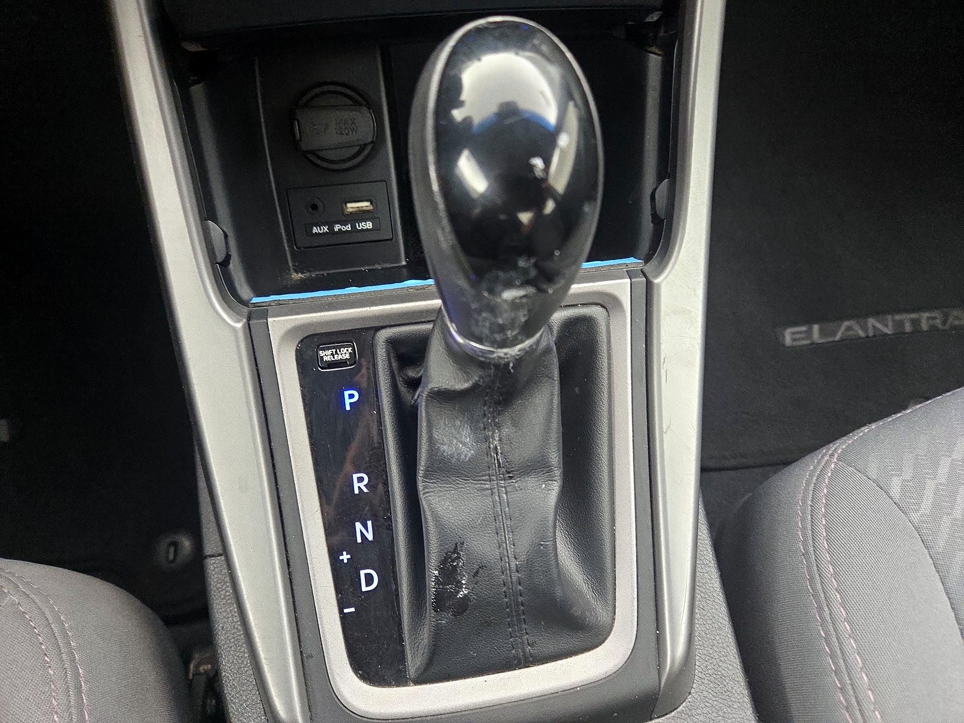 Thumbnail: 2015 Hyundai Elantra - 17