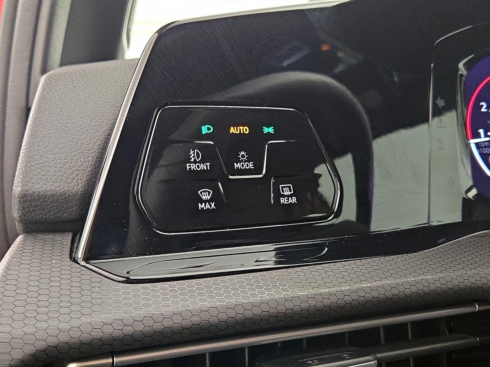 2022 Volkswagen Golf GTI SE - Photo 14