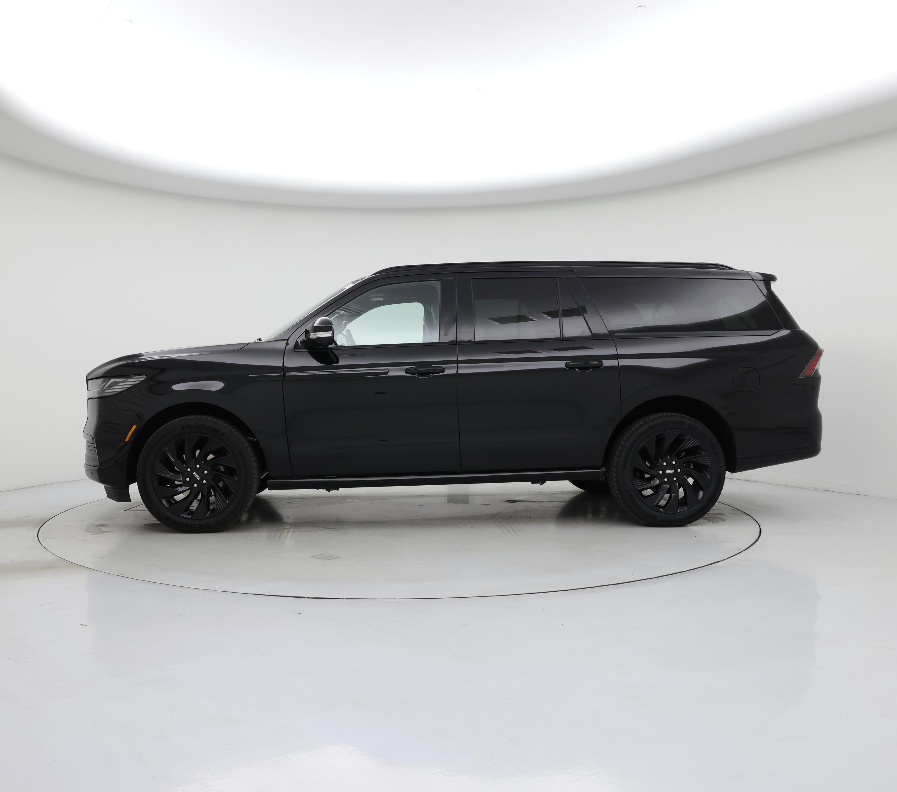 Thumbnail: 2025 Lincoln Navigator L - 3
