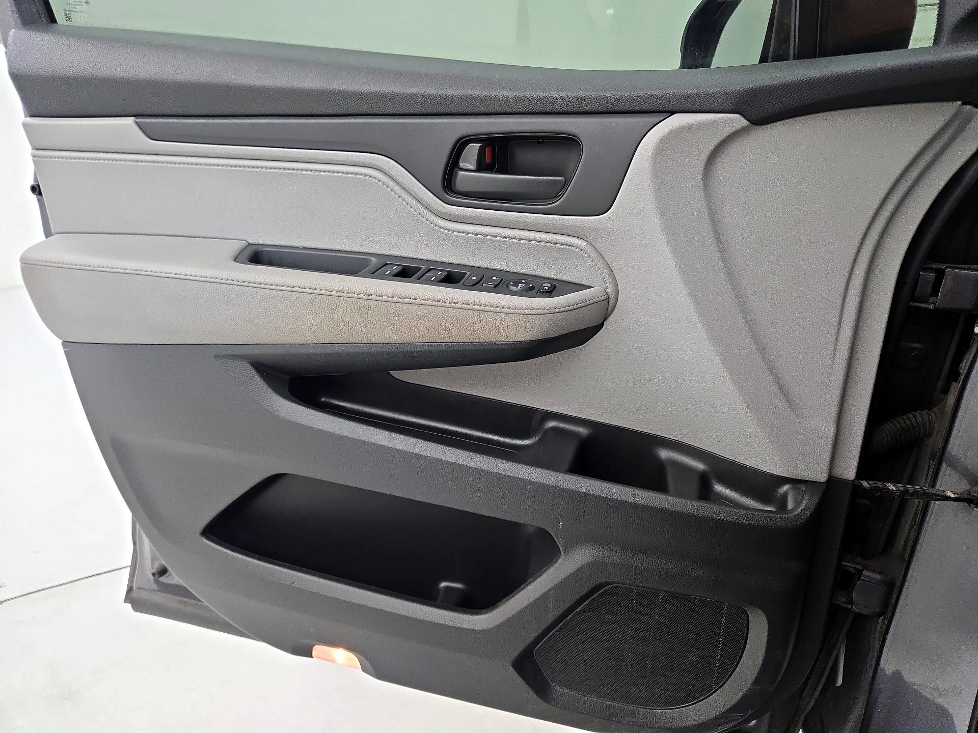 Thumbnail: 2018 Honda Odyssey - 12
