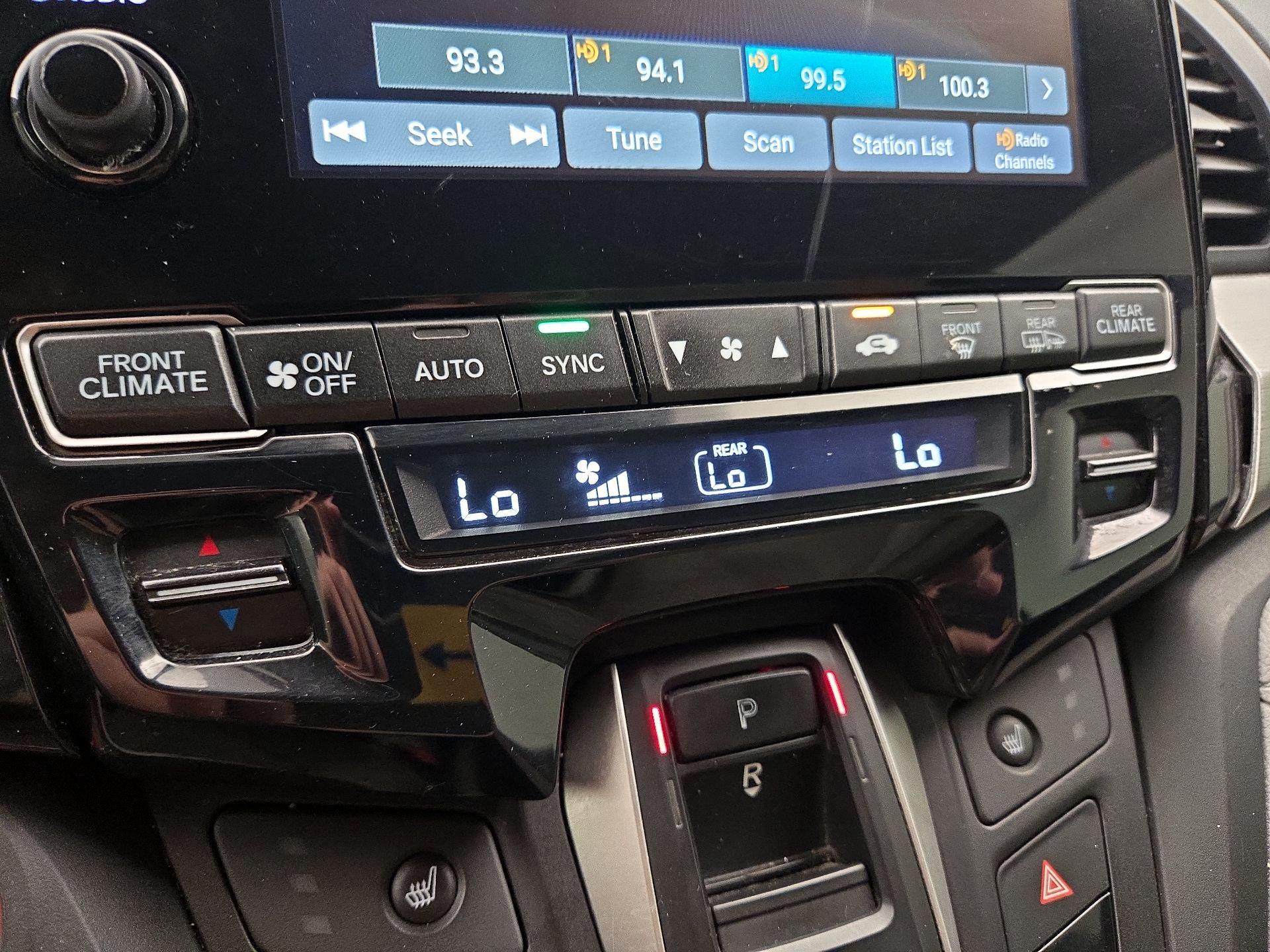 Thumbnail: 2018 Honda Odyssey - 16
