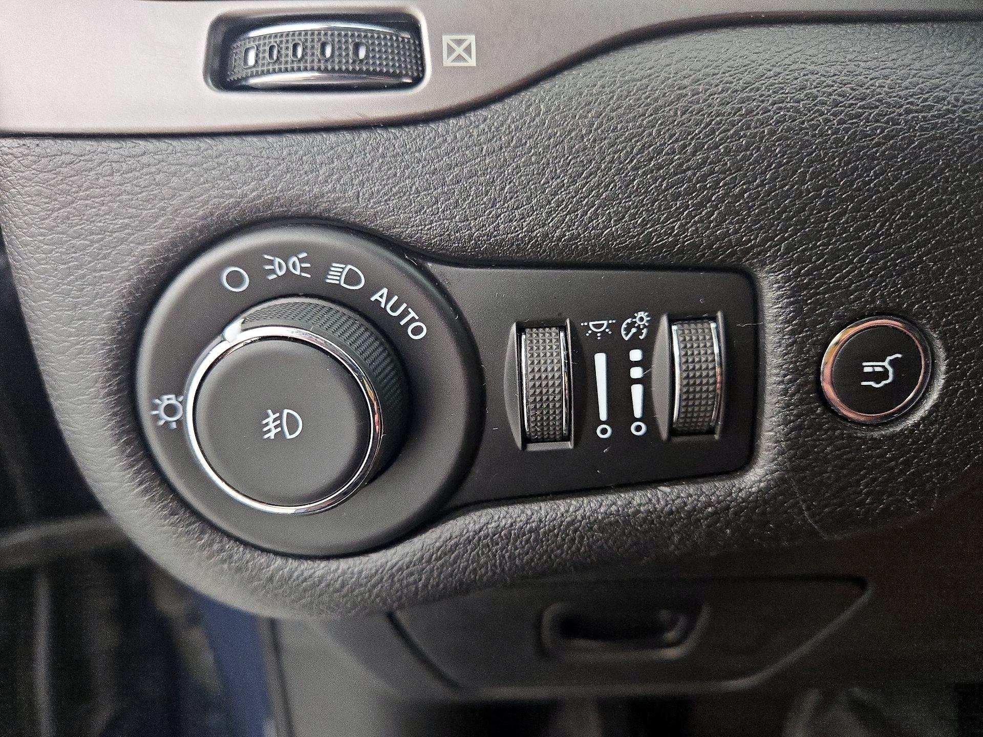 Thumbnail: 2021 Jeep Cherokee - 13