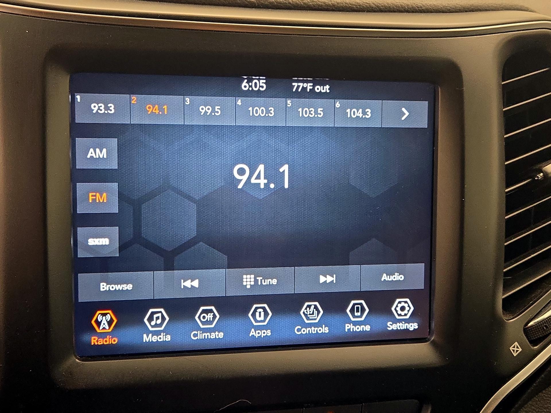 Thumbnail: 2021 Jeep Cherokee - 15