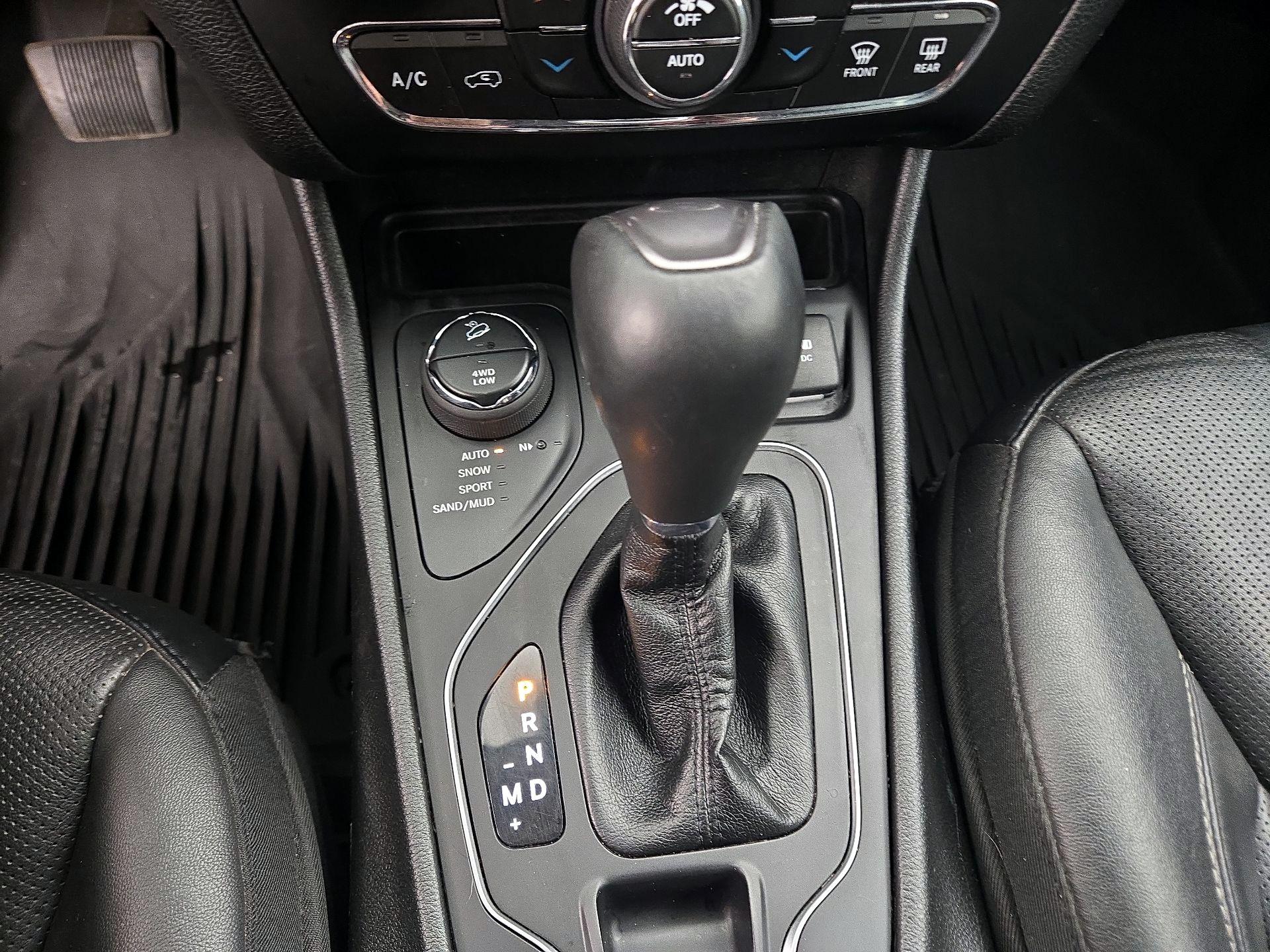 Thumbnail: 2021 Jeep Cherokee - 17