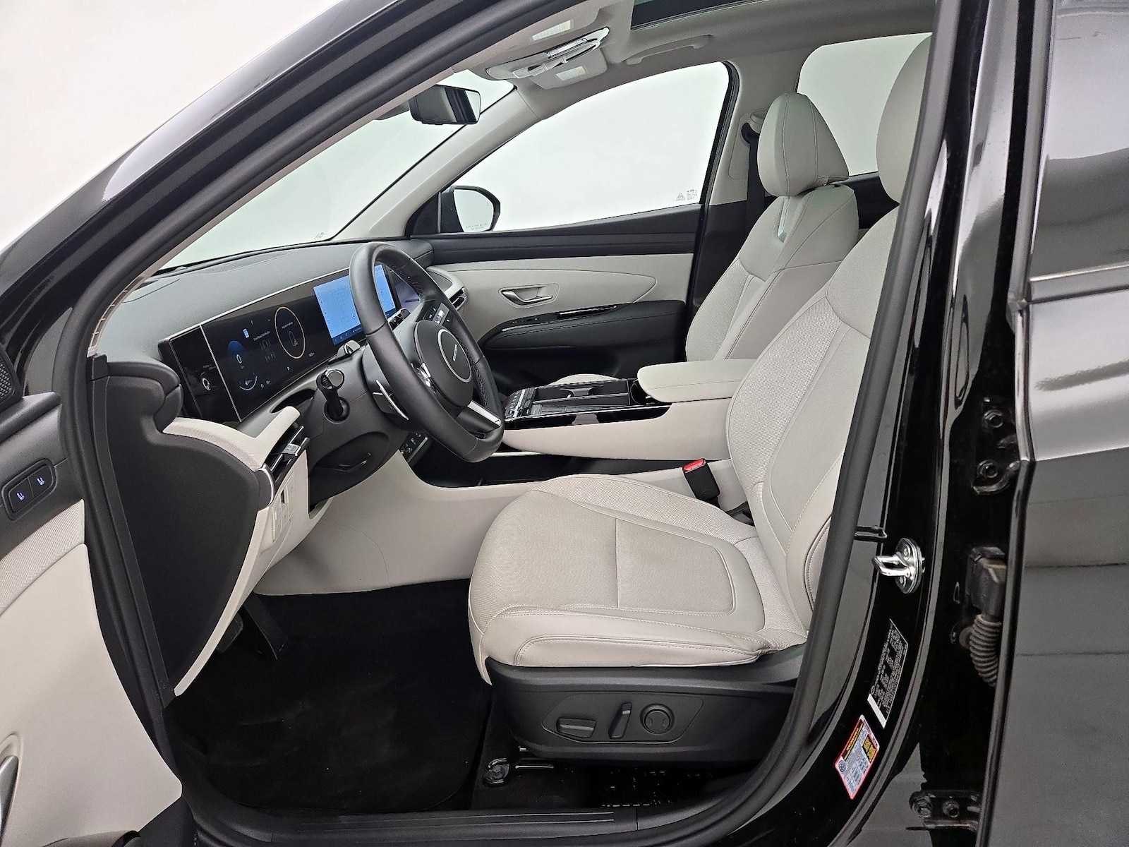 2025 Hyundai Tucson Limited - Photo 12